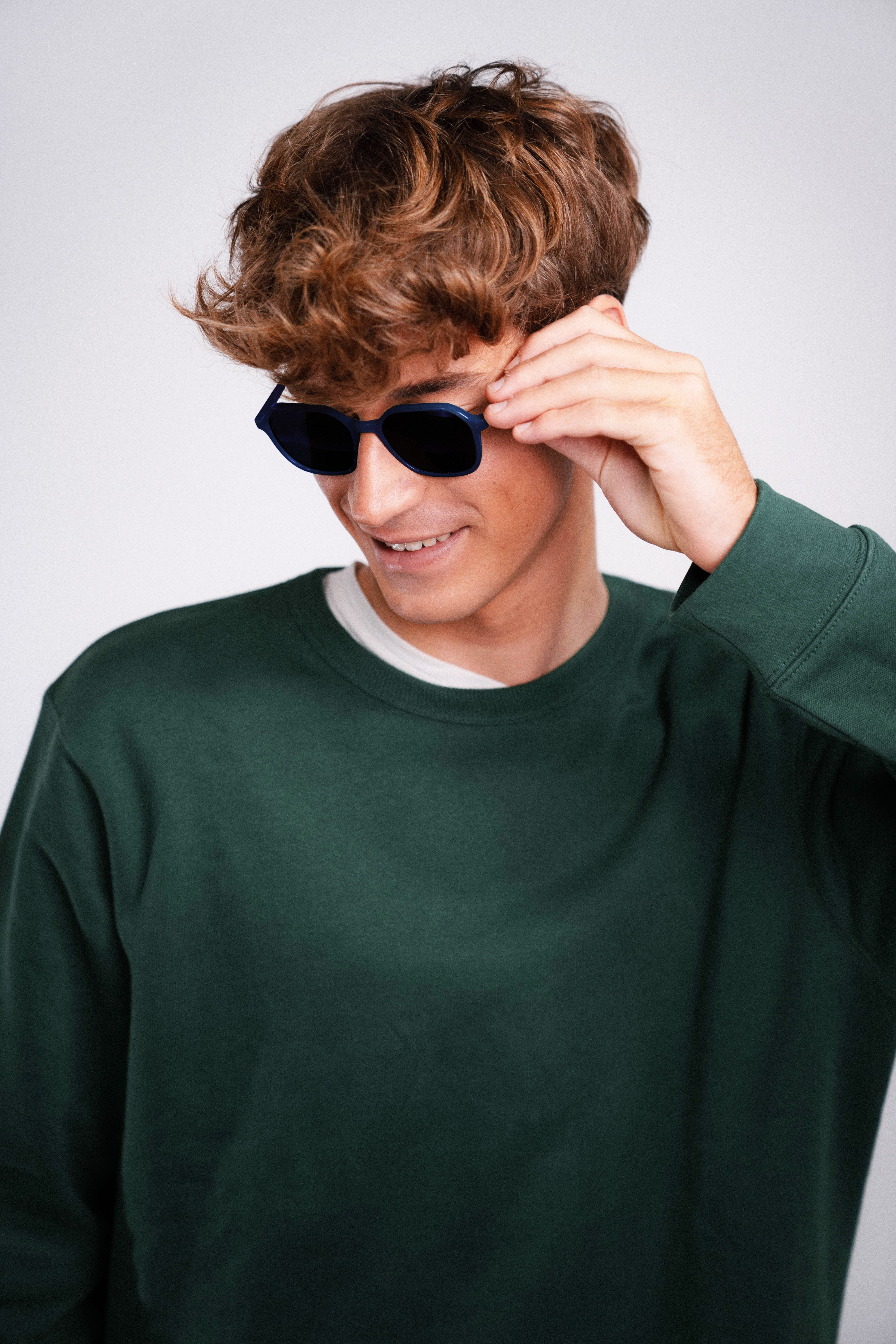lunettes de soleil en bouteilles de plastique recycles vallee king blue blue solid  bleu parafina unisexe lunettes vallee bouteille recyclee bleu l armoire poethique 1
