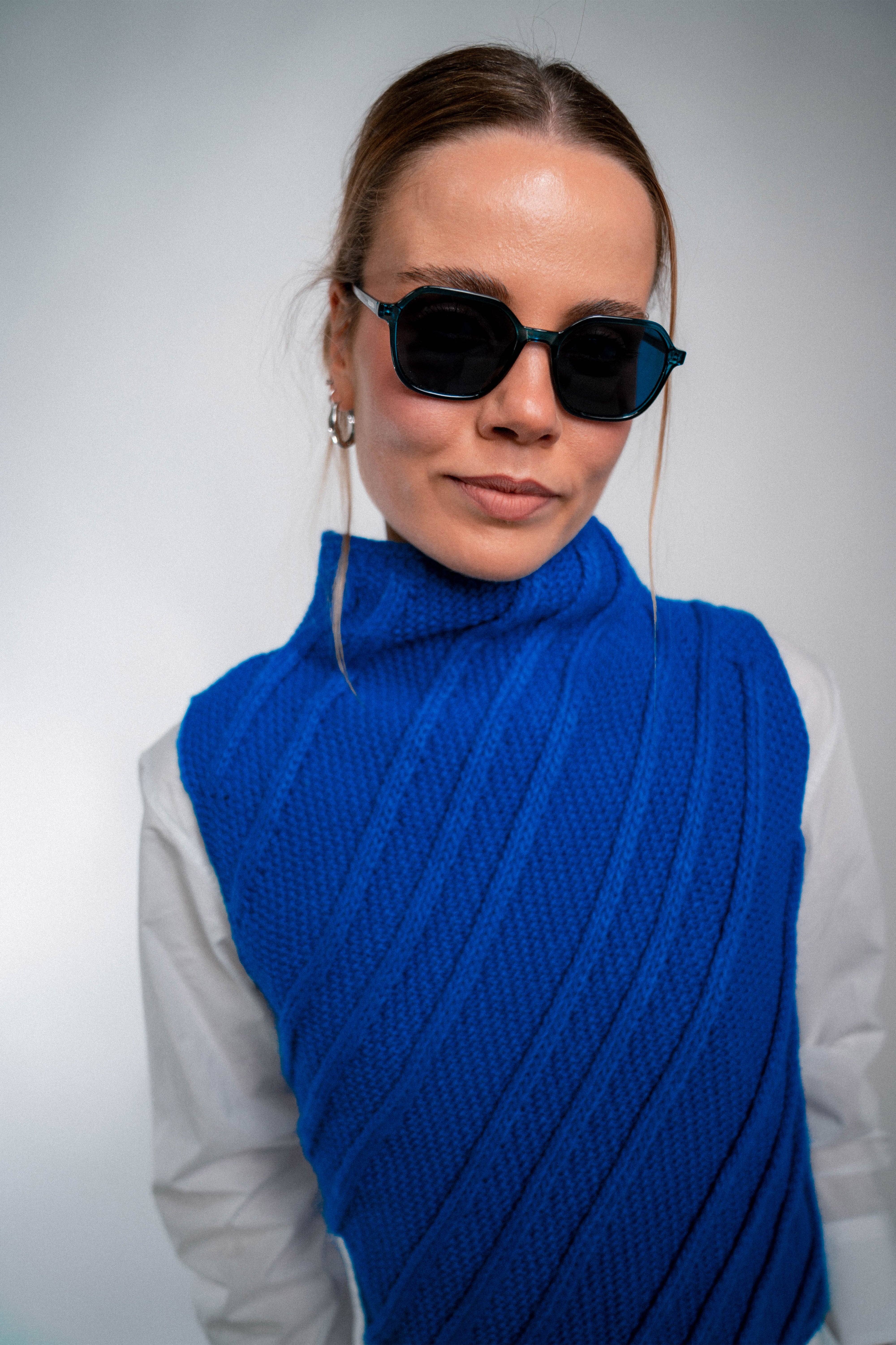 lunettes de soleil en bouteilles de plastique recycles vallee king blue blue solid  bleu parafina unisexe lunettes vallee bouteille recyclee bleu l armoire poethique 3