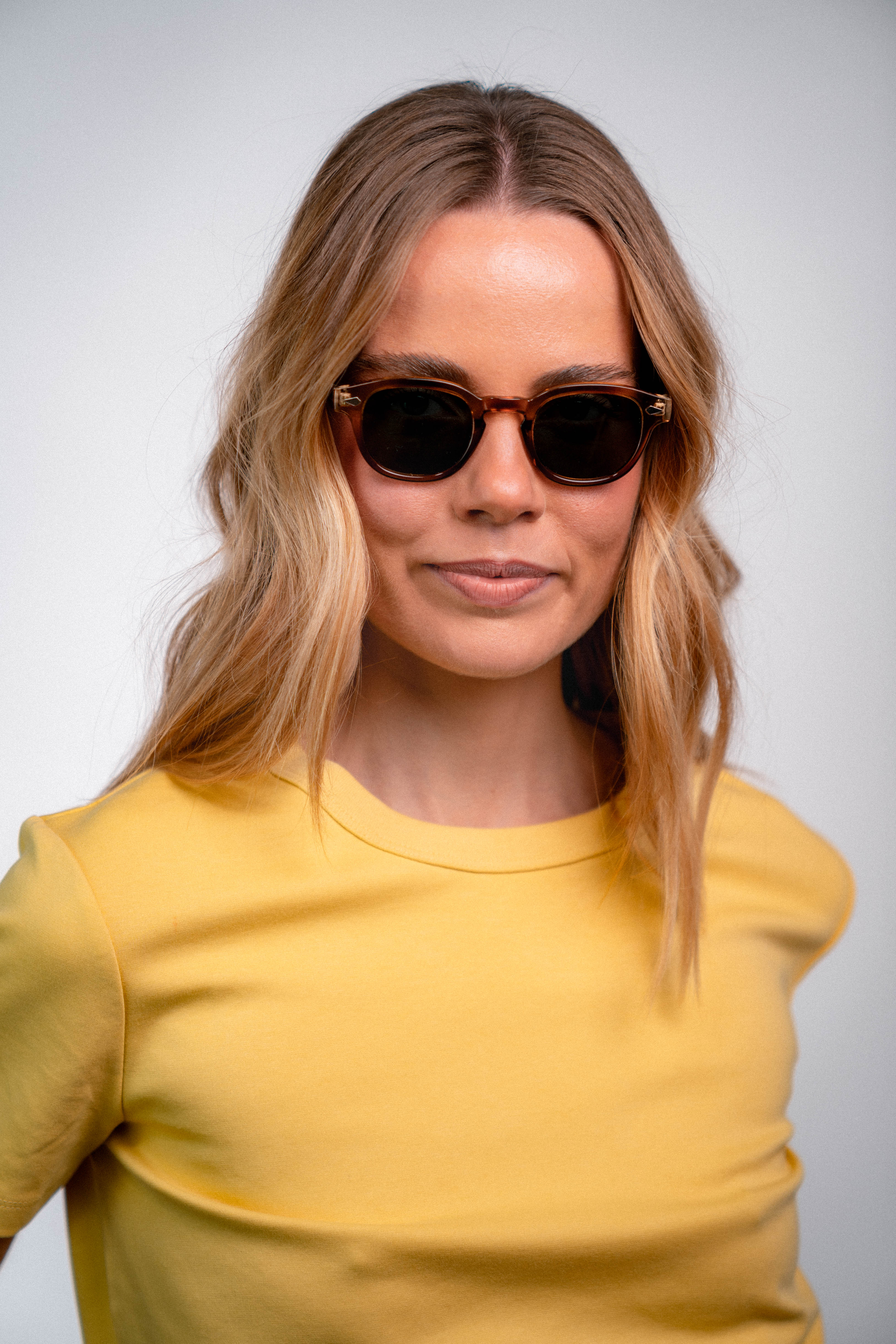 lunettes de soleil en bouteilles de plastique recycles montana taupe tortoise dark green  caille beige parafina unisexe lunettes soleil montana bouteille recyclee taupe l armoire poethique 1