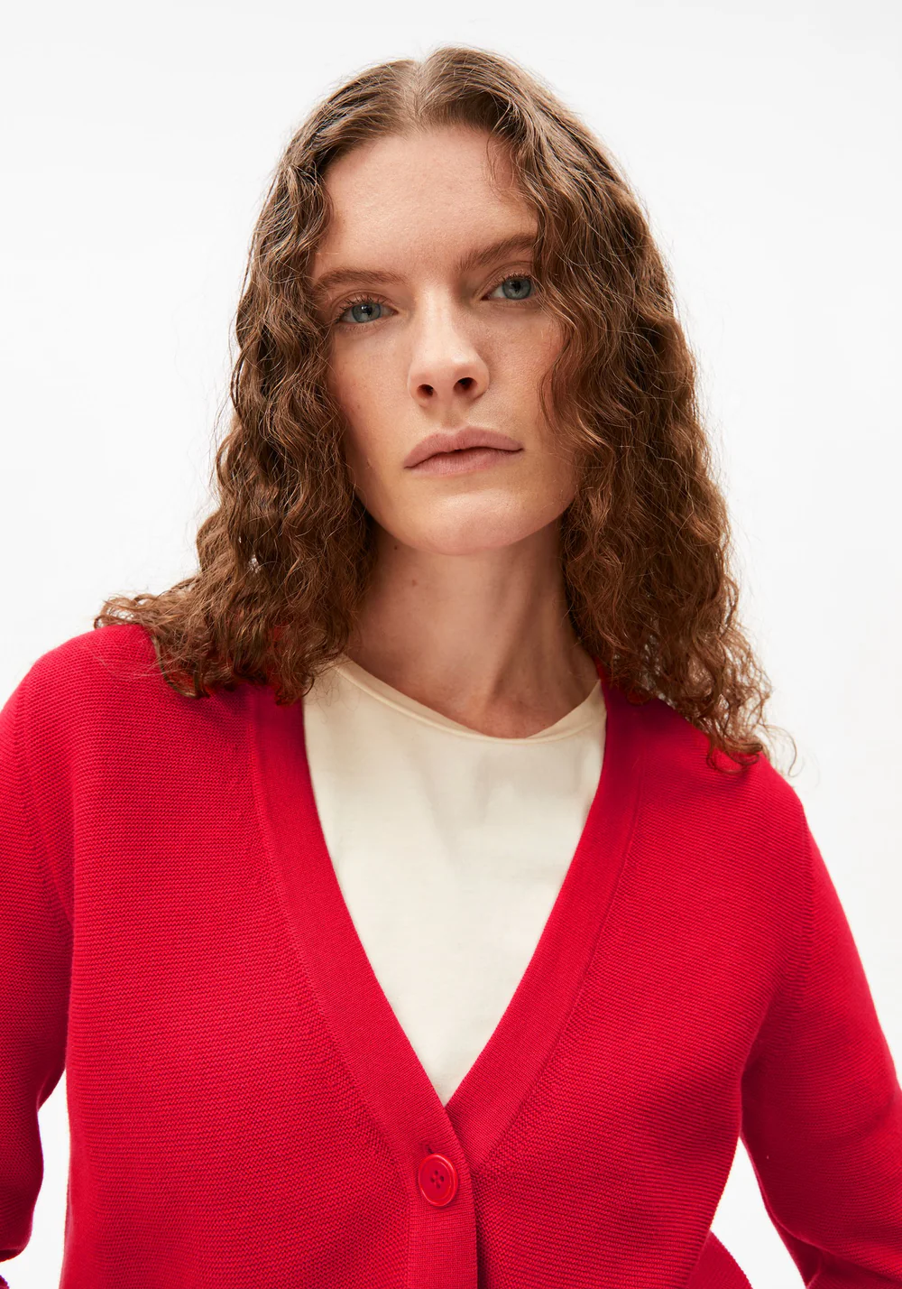 armedangels femme cardigan menaal links links coton bio rouge l armoire poethique  4 