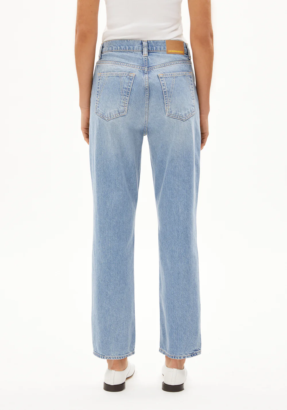 armedangels femme jean droit aaikala andromedar coton recycle bleu clair l armoire poethique  2 