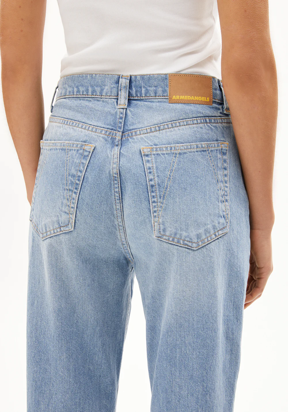 armedangels femme jean droit aaikala andromedar coton recycle bleu clair l armoire poethique  4 