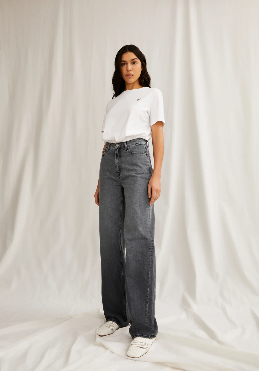 armedangels femme jean large enijaa dione coton recycle gris delave l armoire poethique  3 