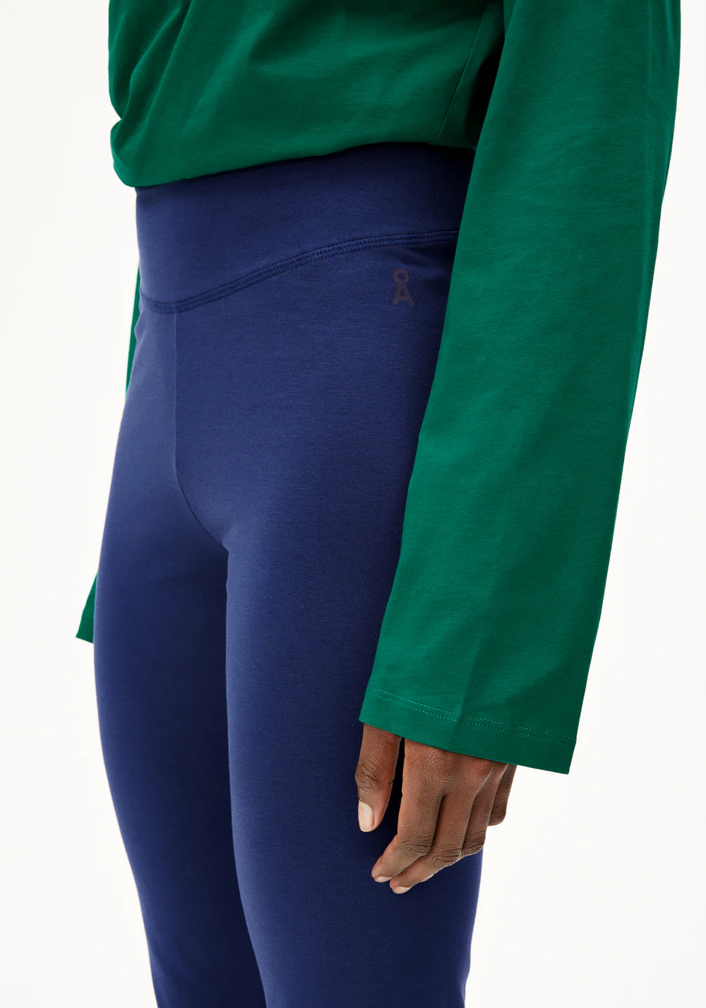 armedangels femme legging evase rehmaa coton bio bleu l armoire poethique  2 