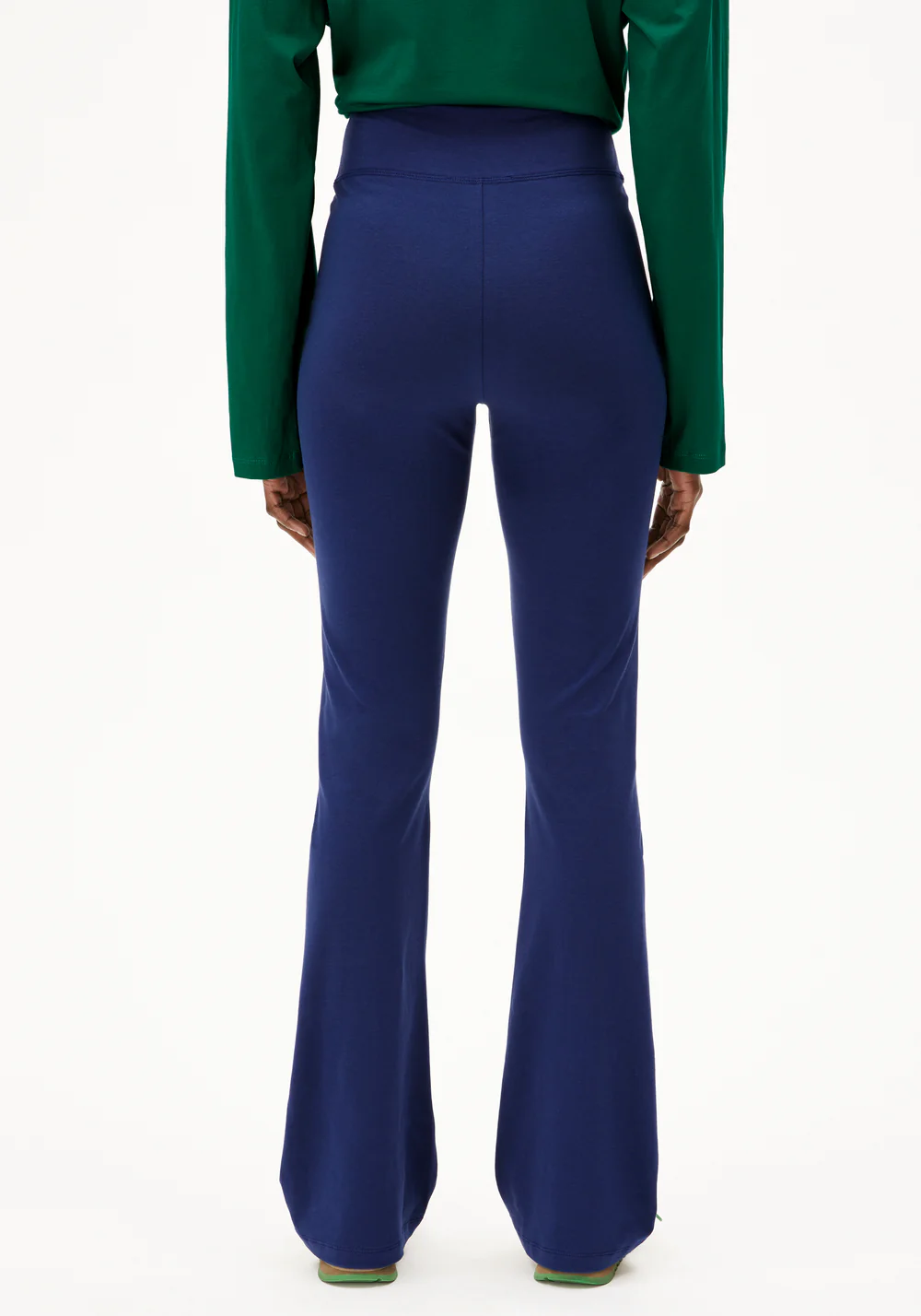 armedangels femme legging evase rehmaa coton bio bleu l armoire poethique  5 