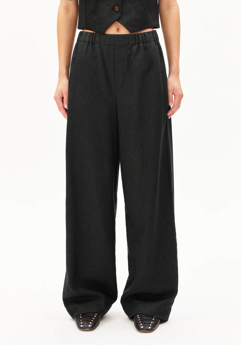 armedangels femme pantalon jonvaalie premium mel lyocell tencel gris anthracite l armoire poethique  1 