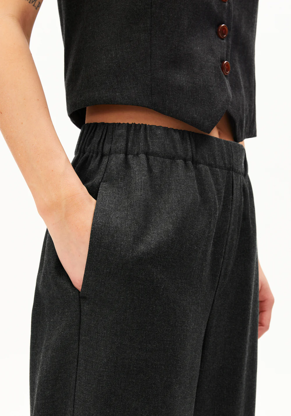 armedangels femme pantalon jonvaalie premium mel lyocell tencel gris anthracite l armoire poethique  4 