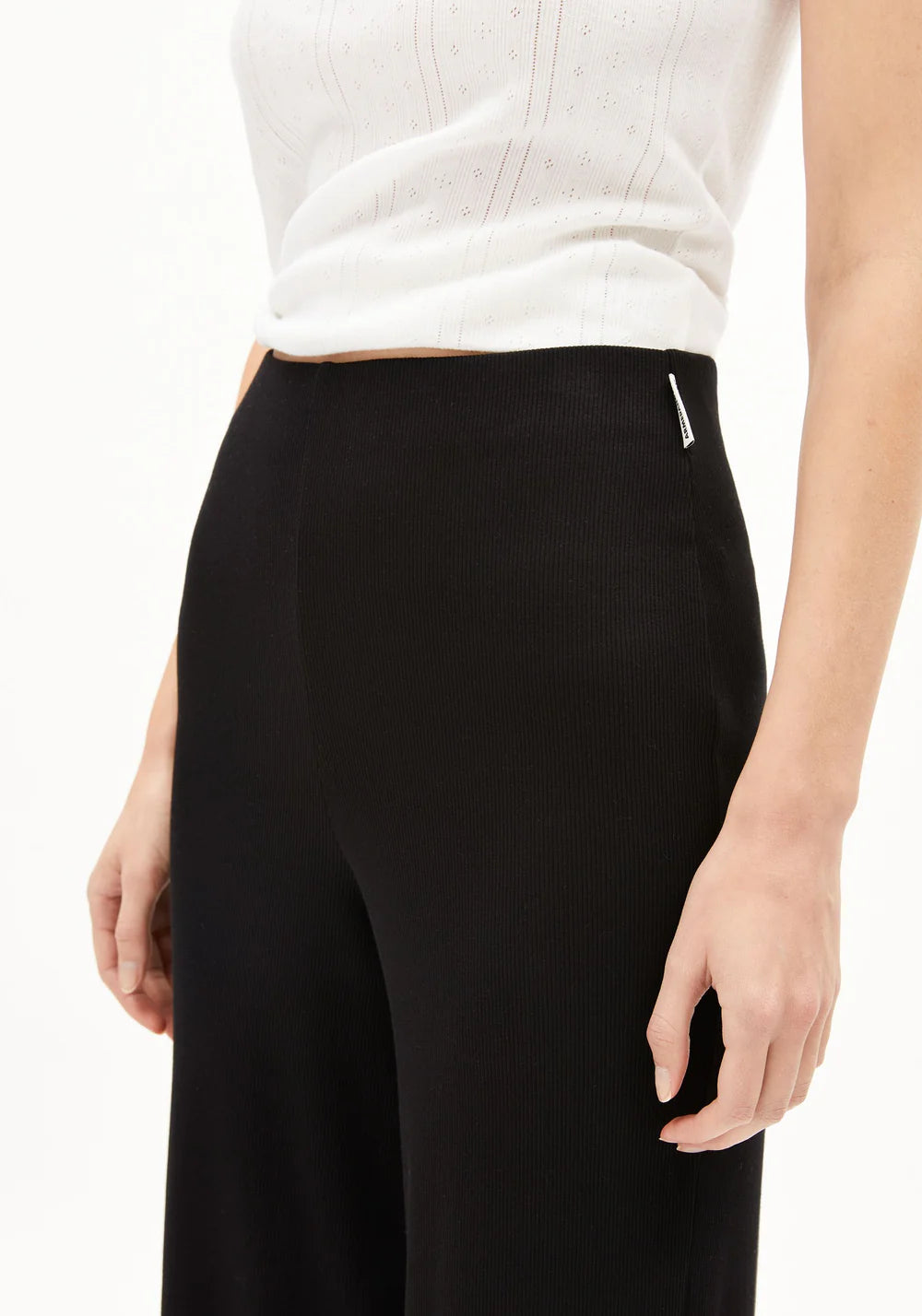 armedangels femme pantalon nianaa coton bio noir l armoire poethique  1 