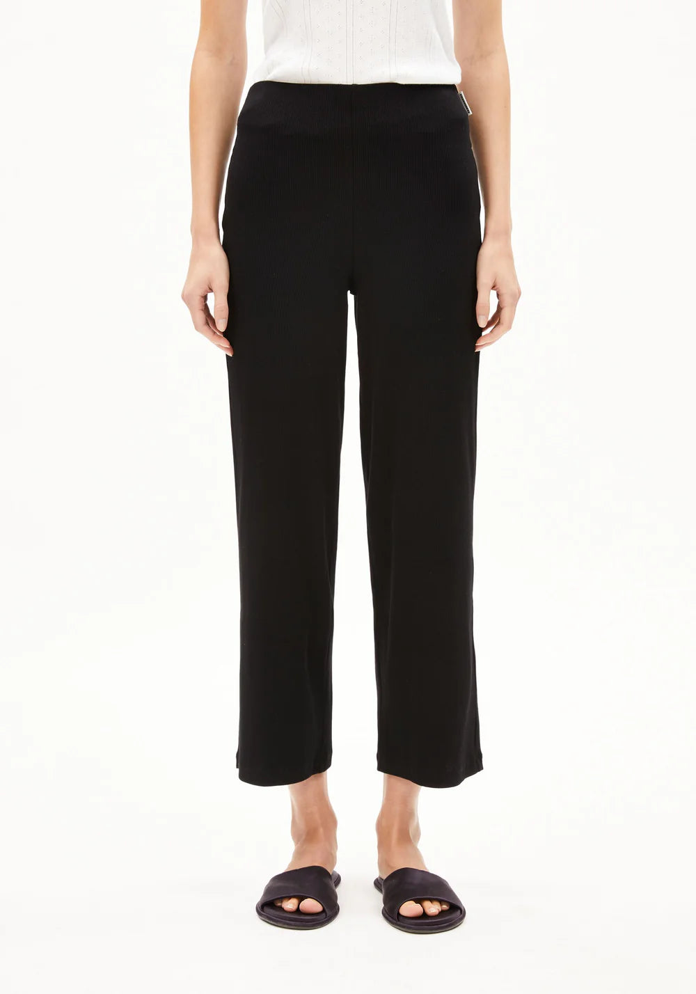 armedangels femme pantalon nianaa coton bio noir l armoire poethique  2 