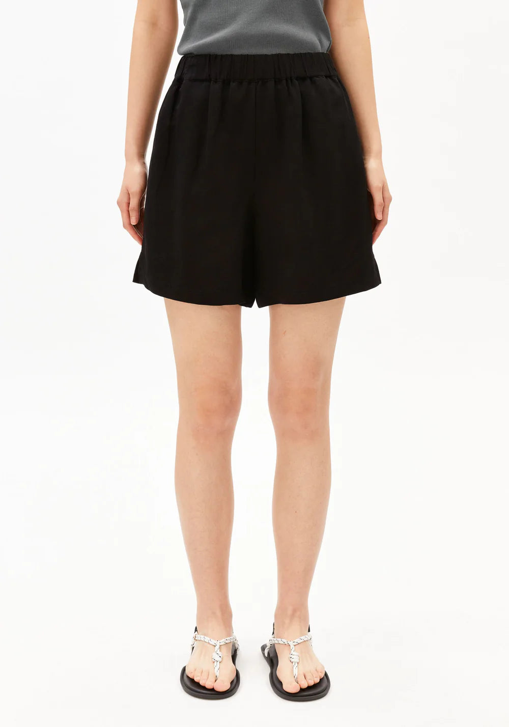 armedangels femme short blend pull on lenzing ecovero noir l armoire poethique  2 