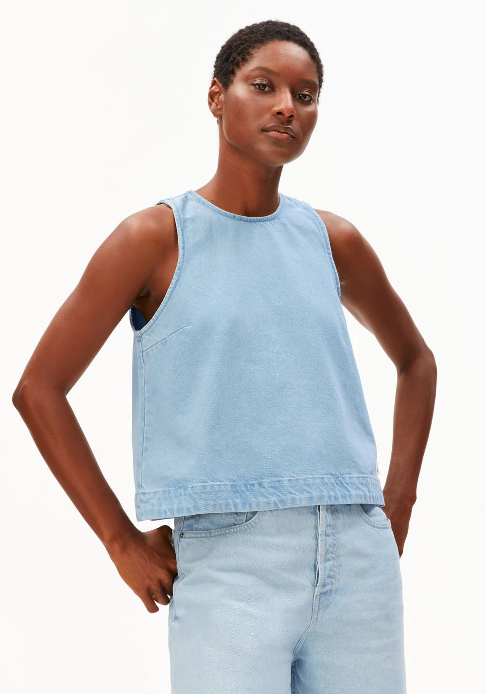 armedangels femme top denim coton recycle bleu l armoire poethique  8 