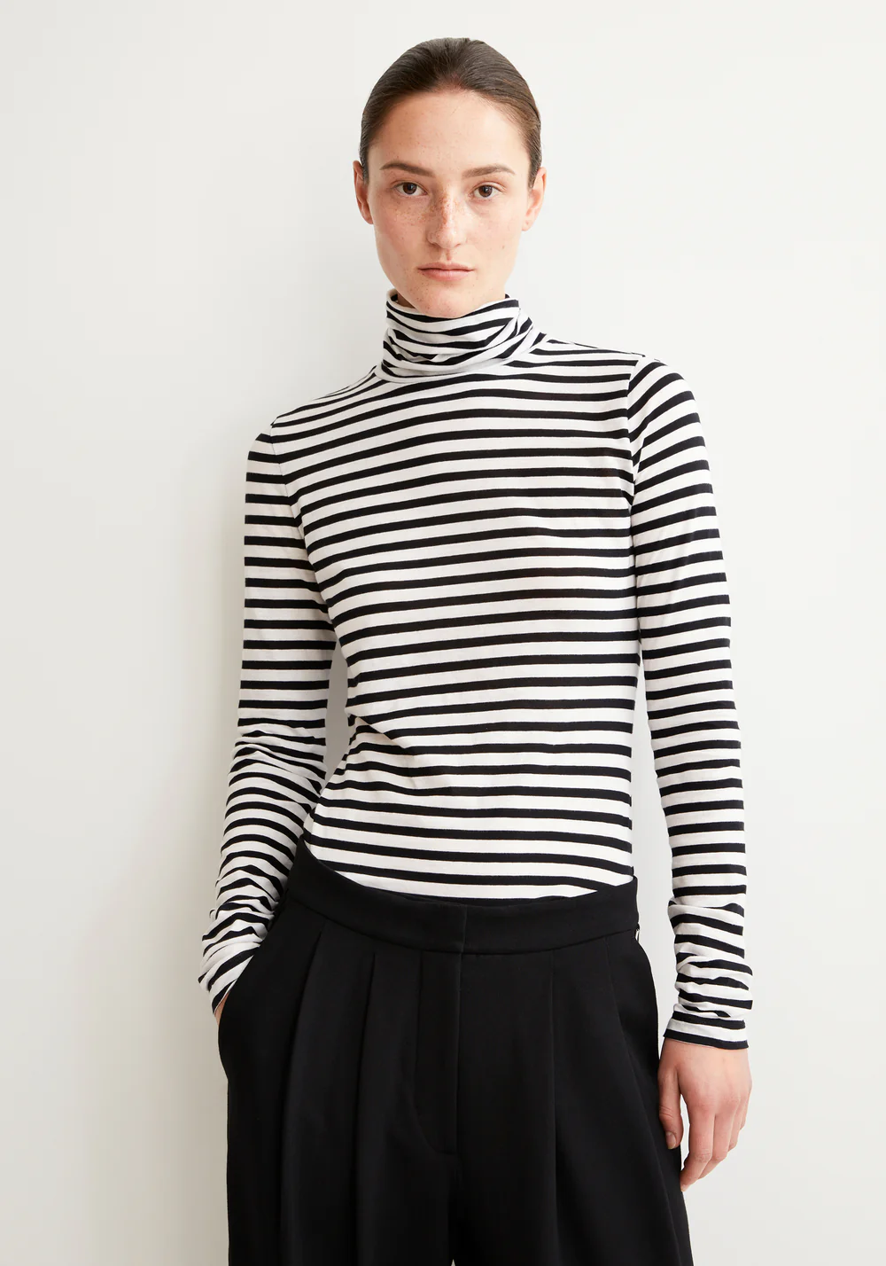 armedangels femme top graziliaa stripes coton bio noir blanc l armoire poethique  1 