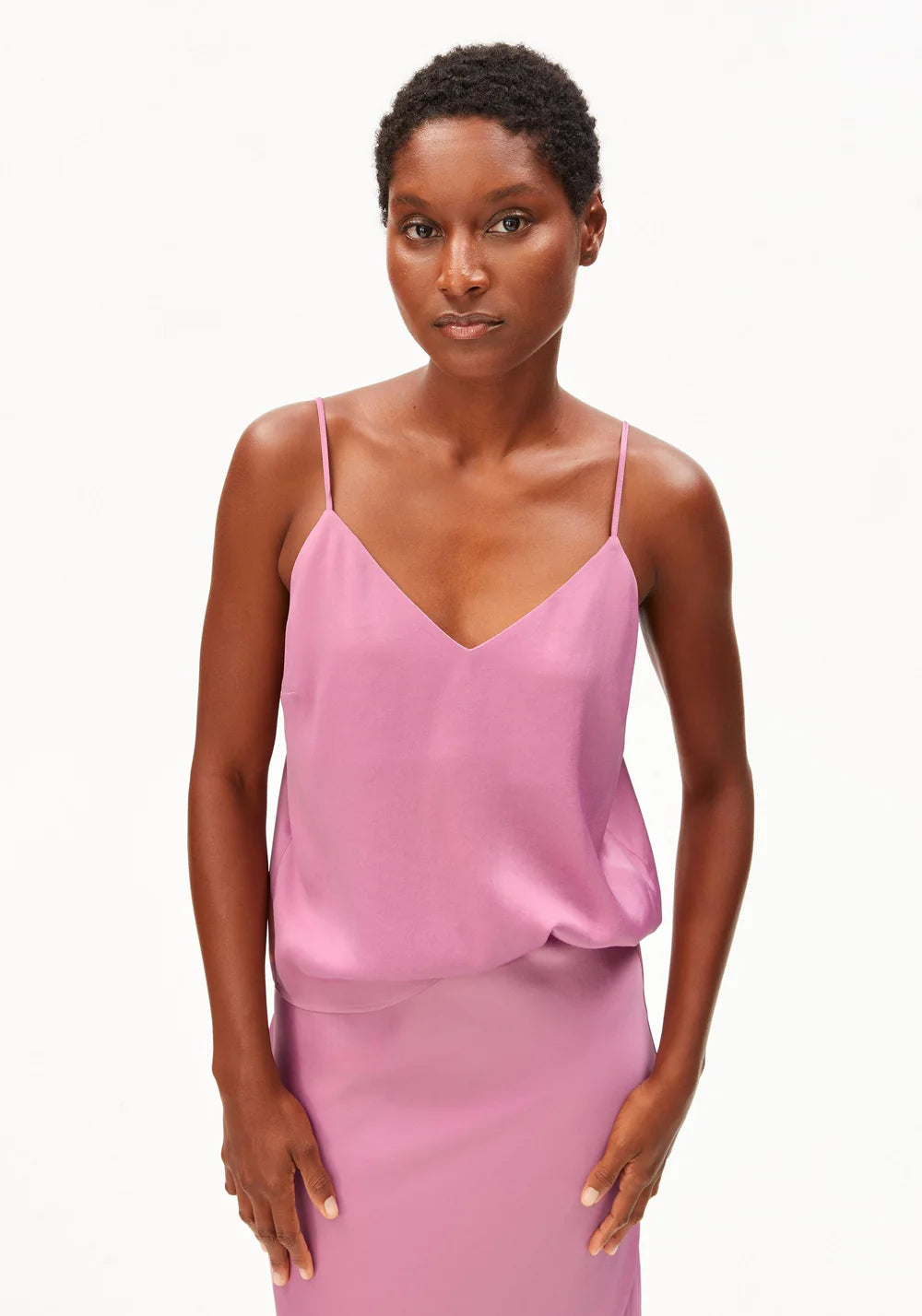 armedangels femme top satin spaguetti acetate rose l armoire poethique  2 