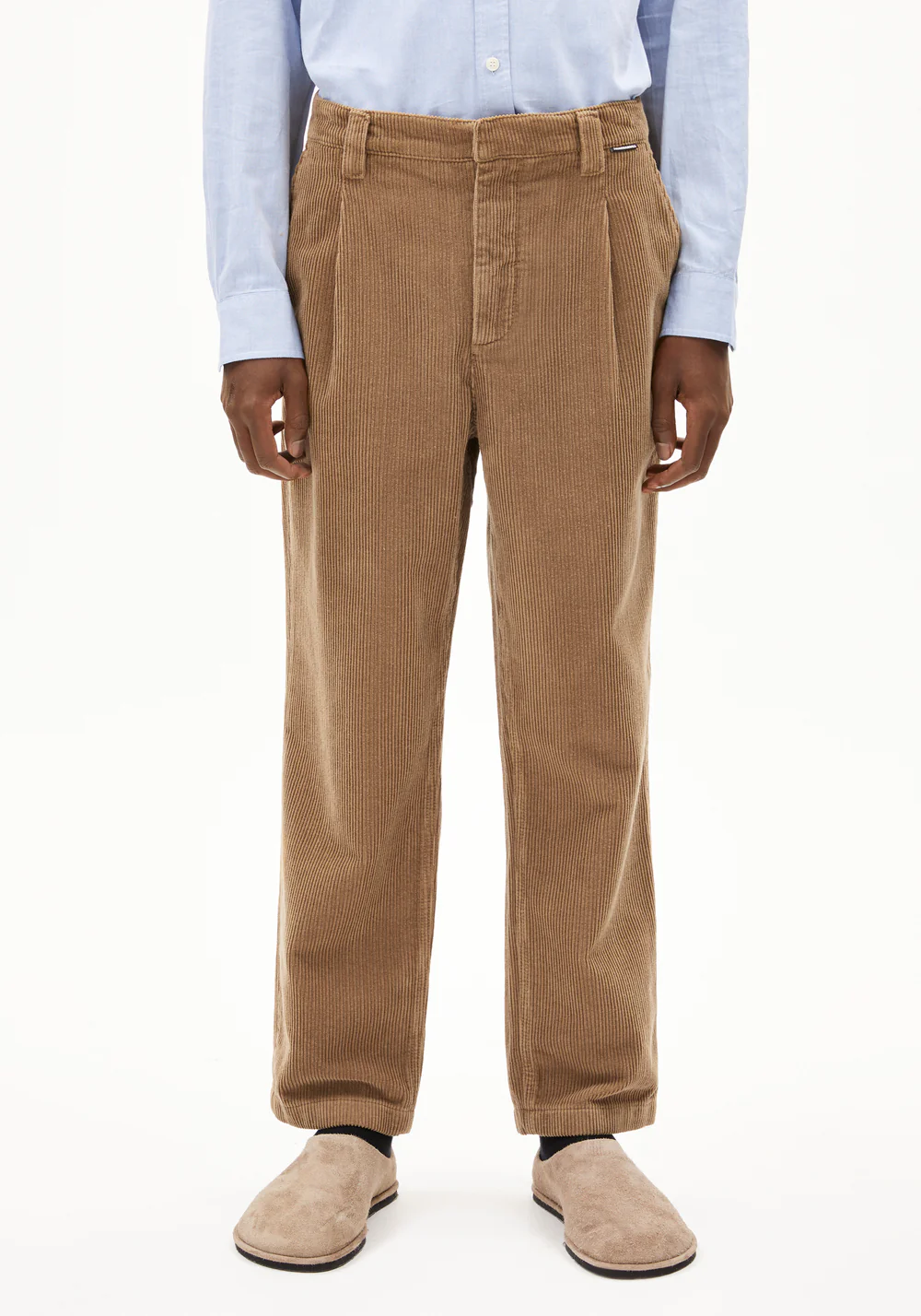 armedangels homme pantalon pinces araanio velours coton bio beige l armoire poethique  1 