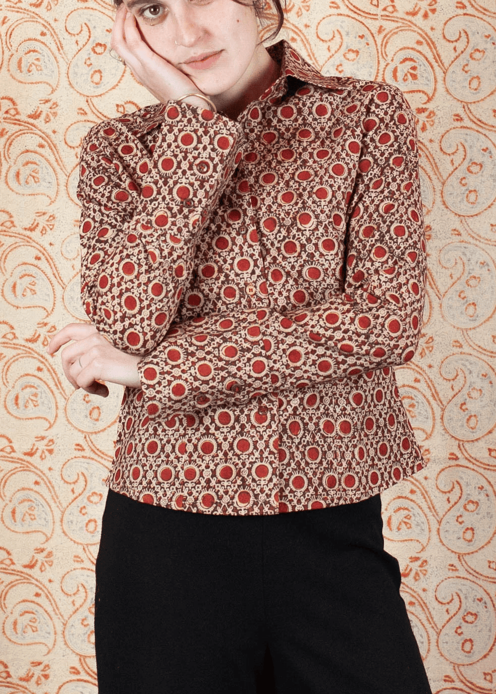 azaadi femme chemise bindu kendr centre rouge noir ecru coton bio l armoire poethique  2 