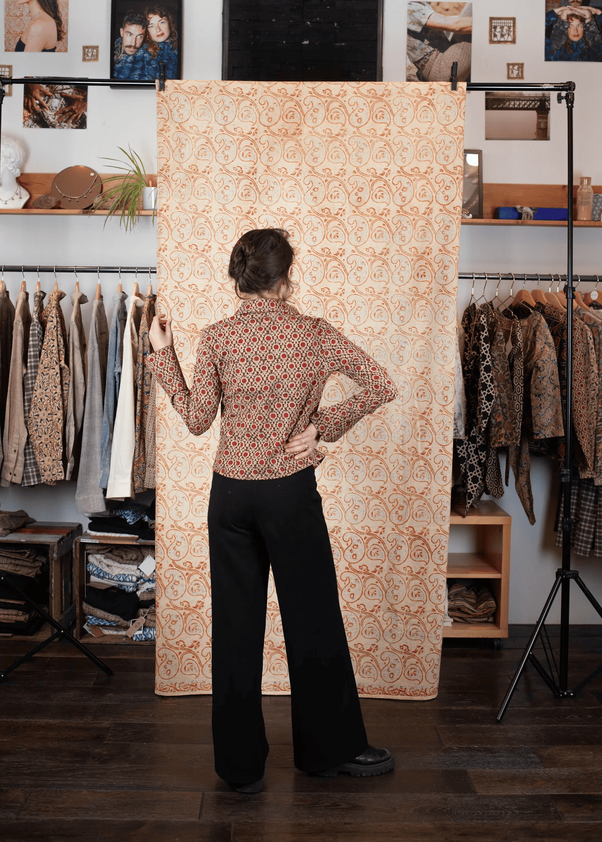 azaadi femme chemise bindu kendr centre rouge noir ecru coton bio l armoire poethique  5 