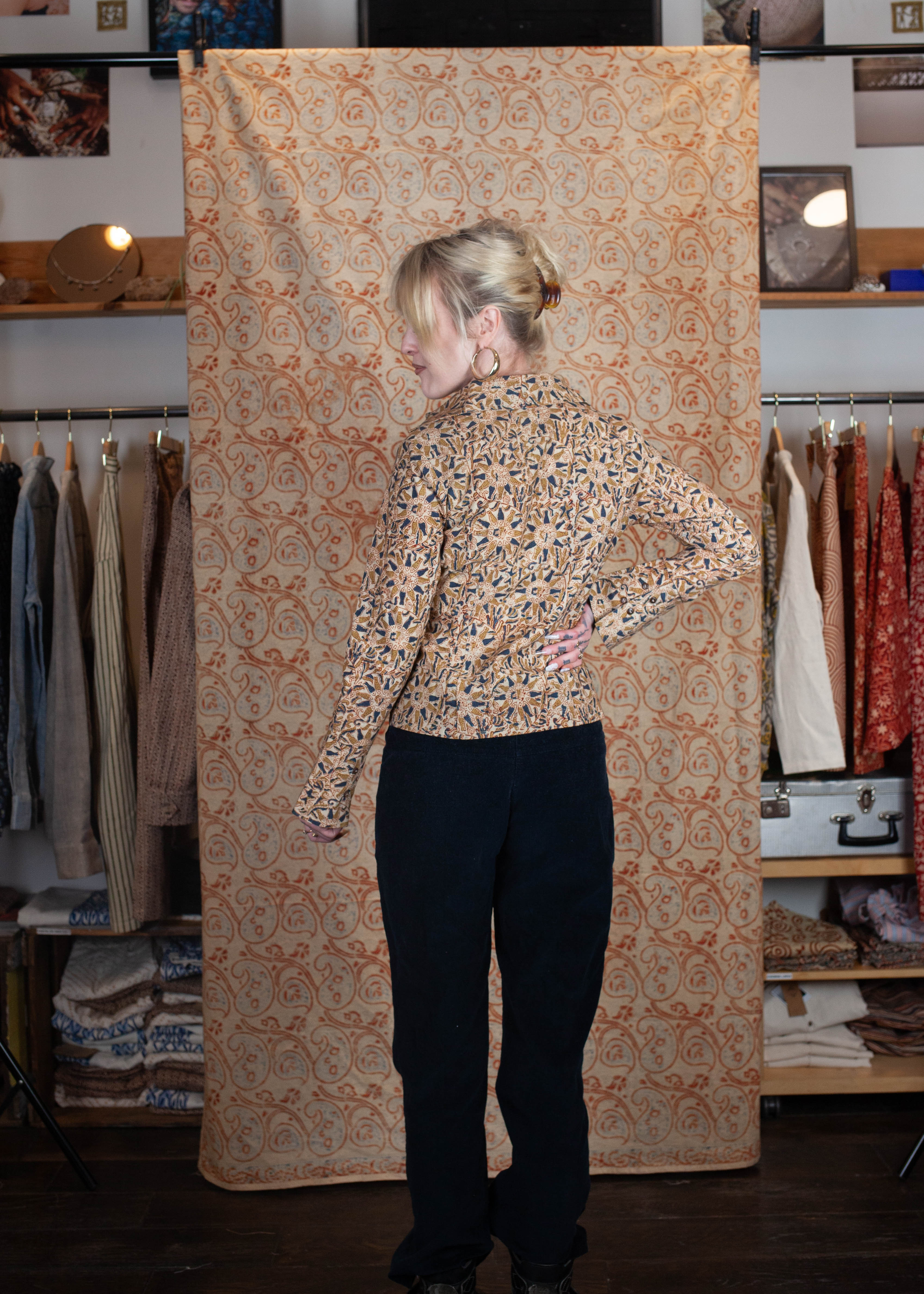 azaadi femme chemise bindu machalee poisson bleu vert ecru coton bio l armoire poethique  1 