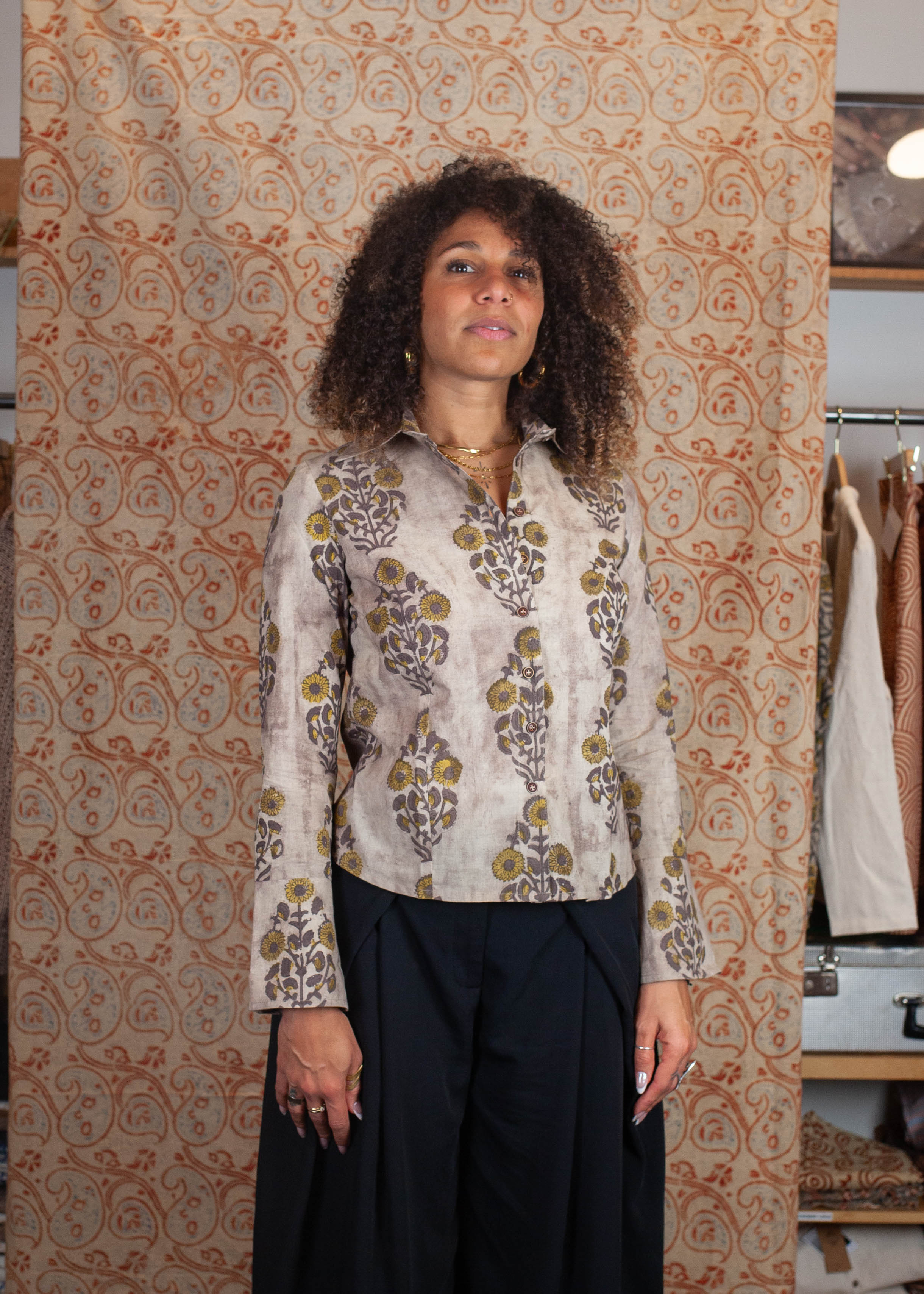 azaadi femme chemise bindu suryamukhi tournesol gris jaune coton bio l armoire poethique  5 