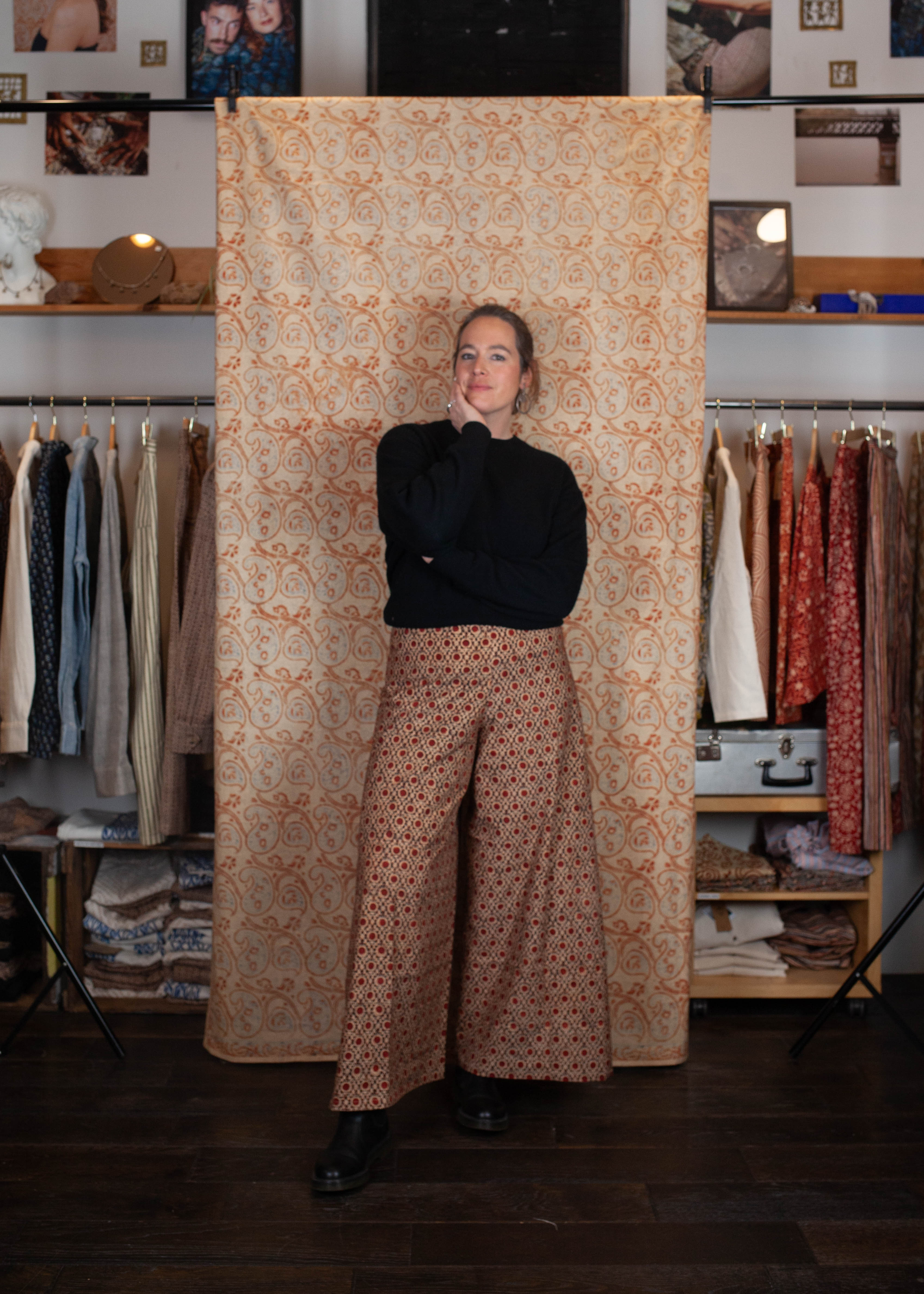 azaadi femme pantalon saraswati kendr centre rouge noir ecru coton bio l armoire poethique  1 