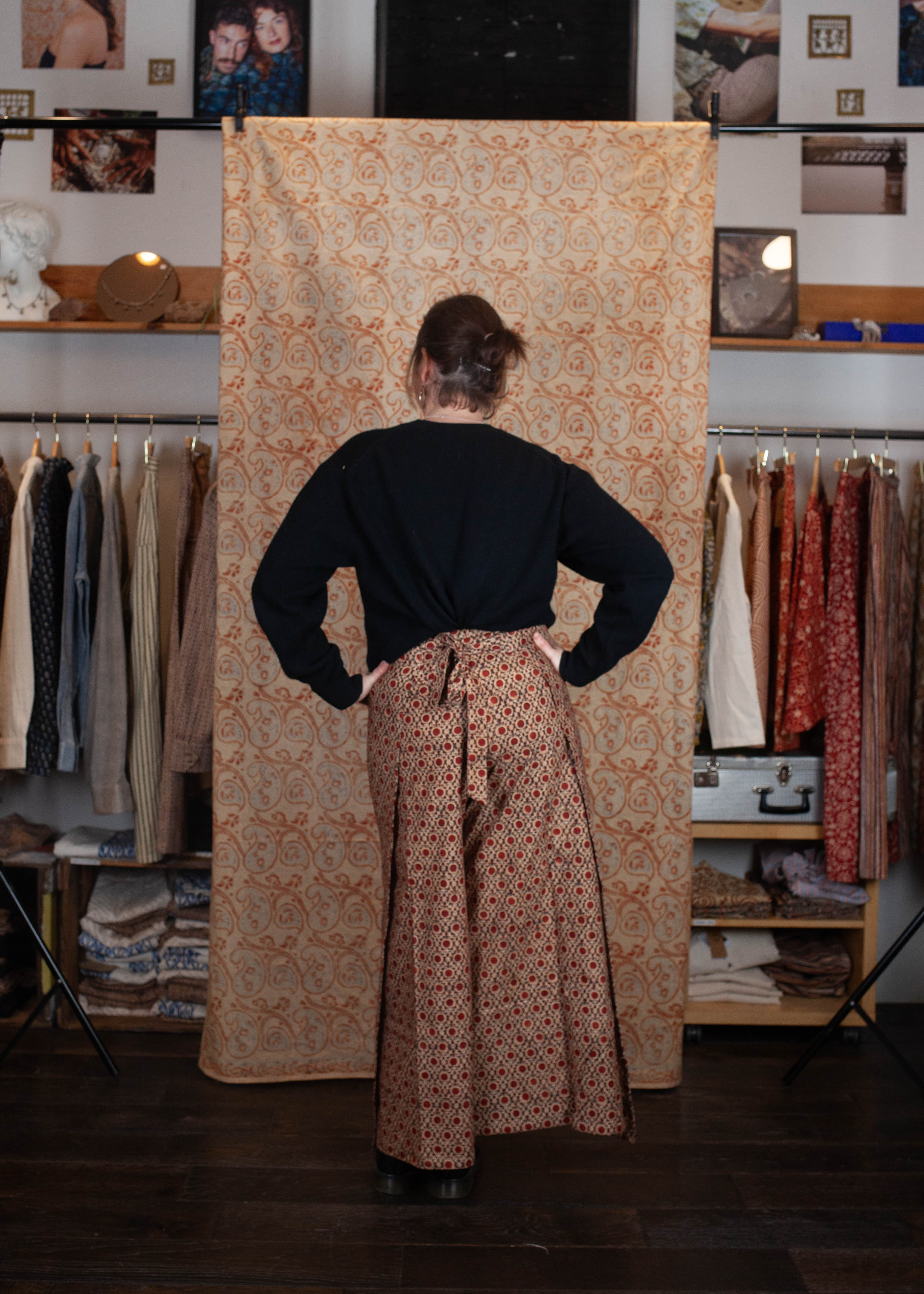 azaadi femme pantalon saraswati kendr centre rouge noir ecru coton bio l armoire poethique  3 