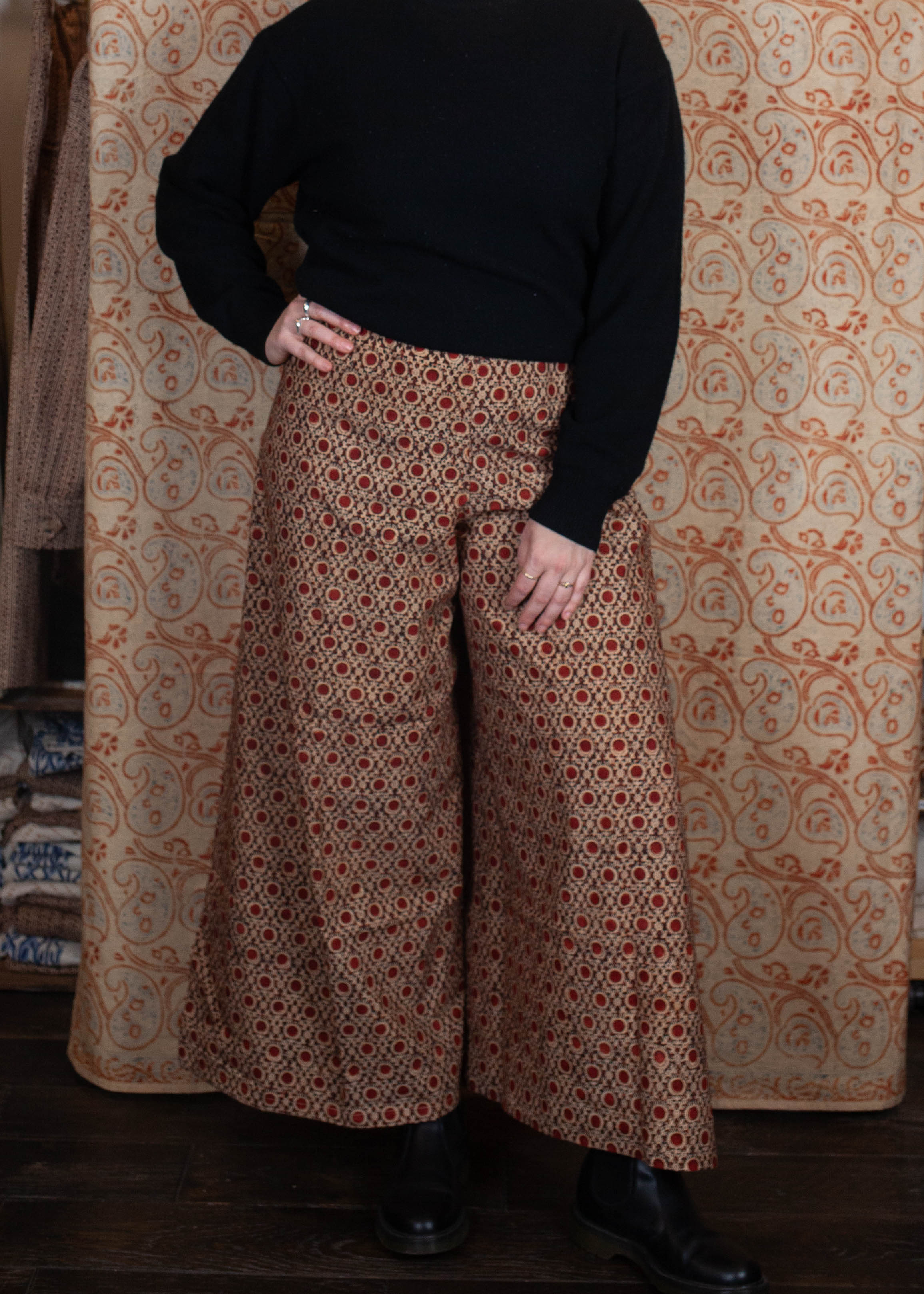 azaadi femme pantalon saraswati kendr centre rouge noir ecru coton bio l armoire poethique  4 