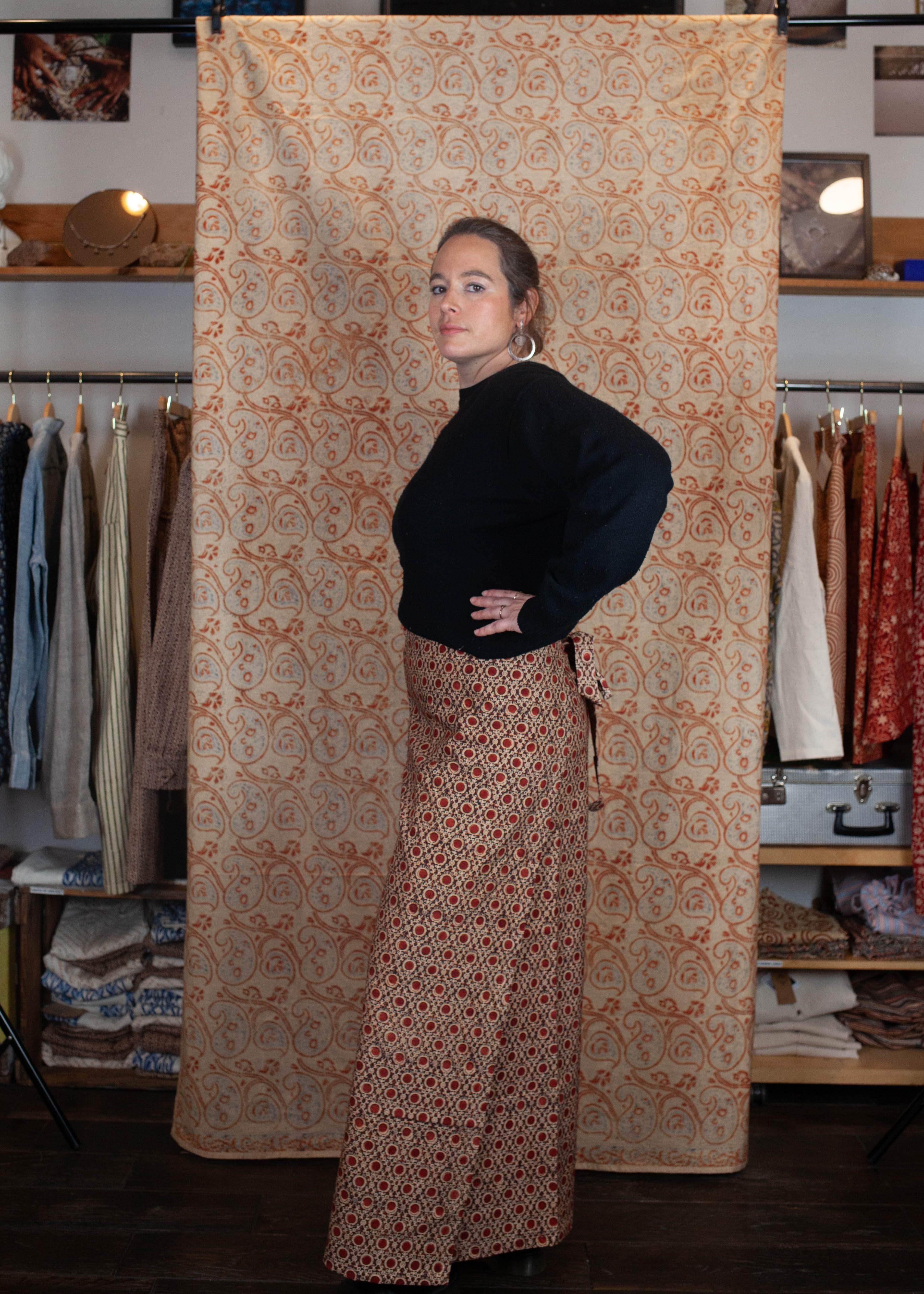 azaadi femme pantalon saraswati kendr centre rouge noir ecru coton bio l armoire poethique  5 