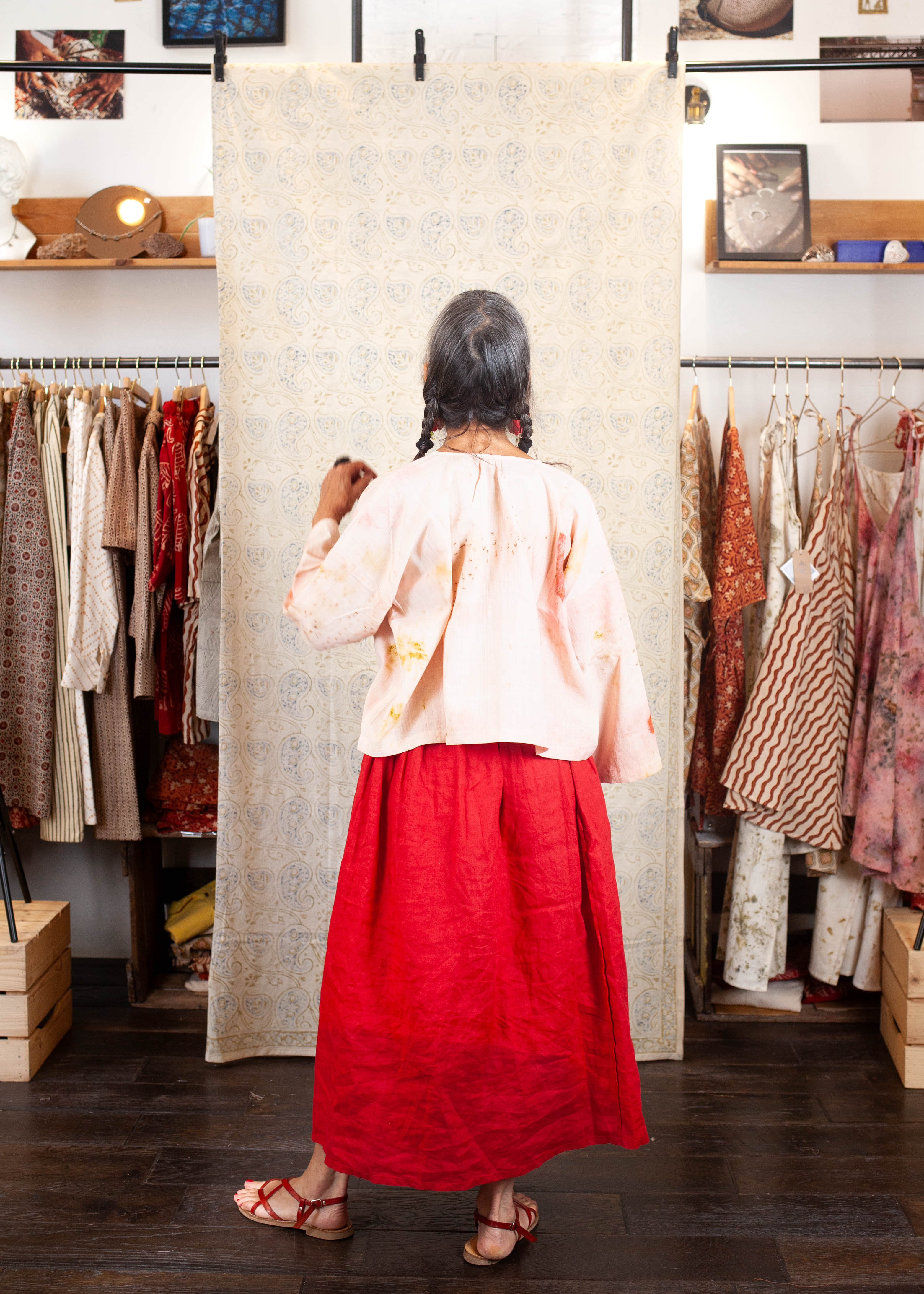 bolero cochin en coton bio bhor aube  blanc et rose azaadi femme bolero cochin bhor aude coton bio l armoire poethique 5