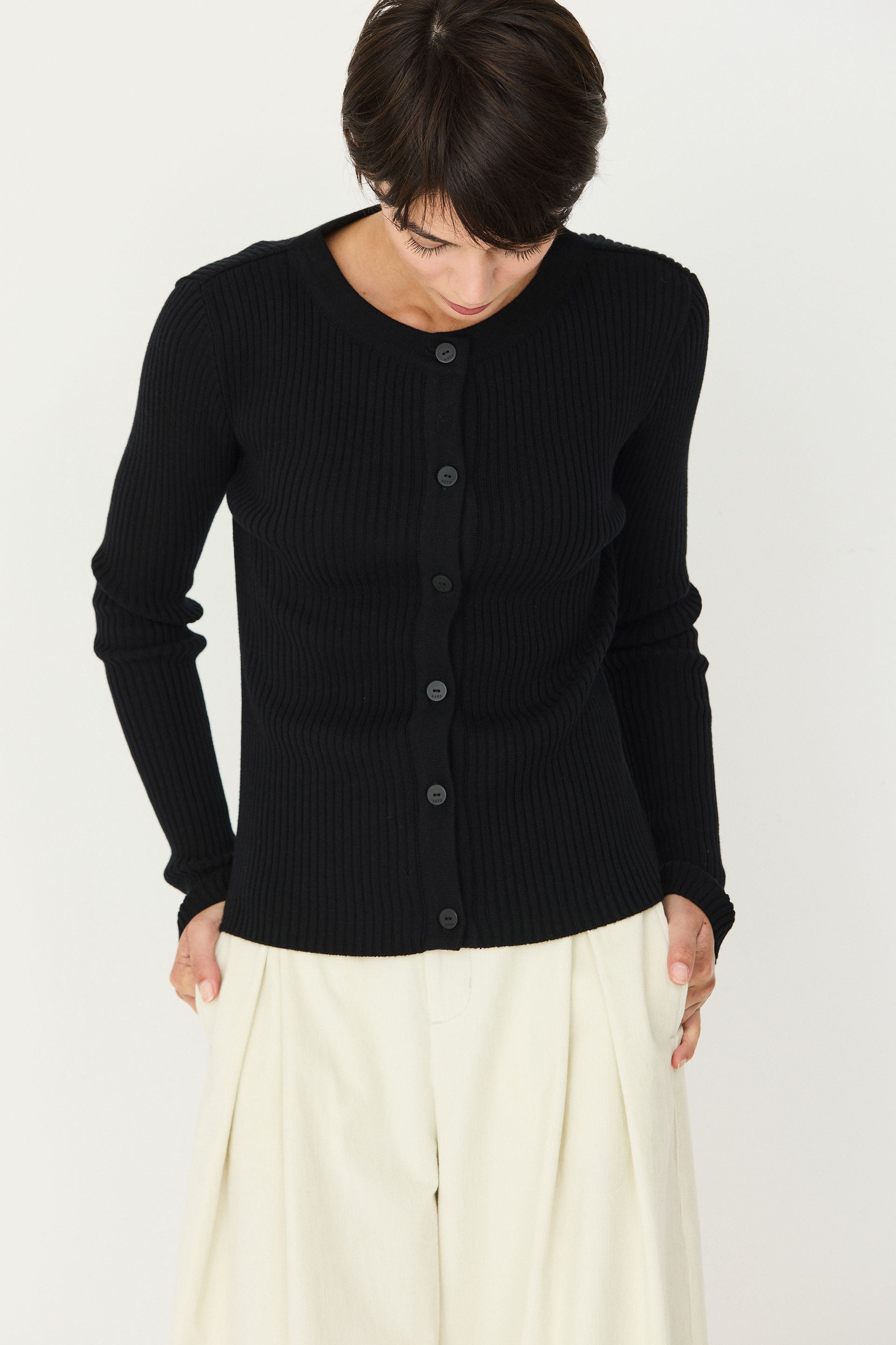 cardigan col rond en coton bio ekilore  noir skfk femme cardigan col rond ekilore coton bio noir l armoire poethique 1