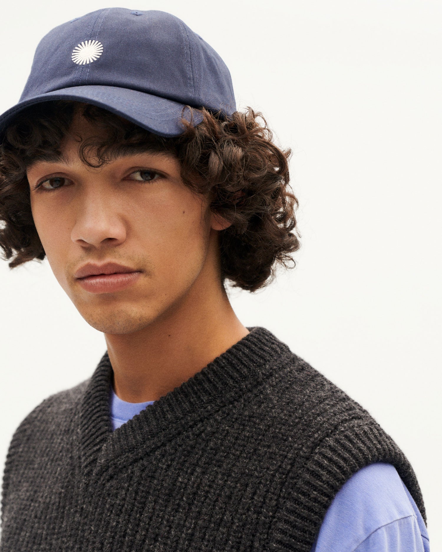 casquette en coton bio chris contrast  bleu marine thinking mu unisexe casquette chris soleil coton bio bleu marine l armoire poethique 2