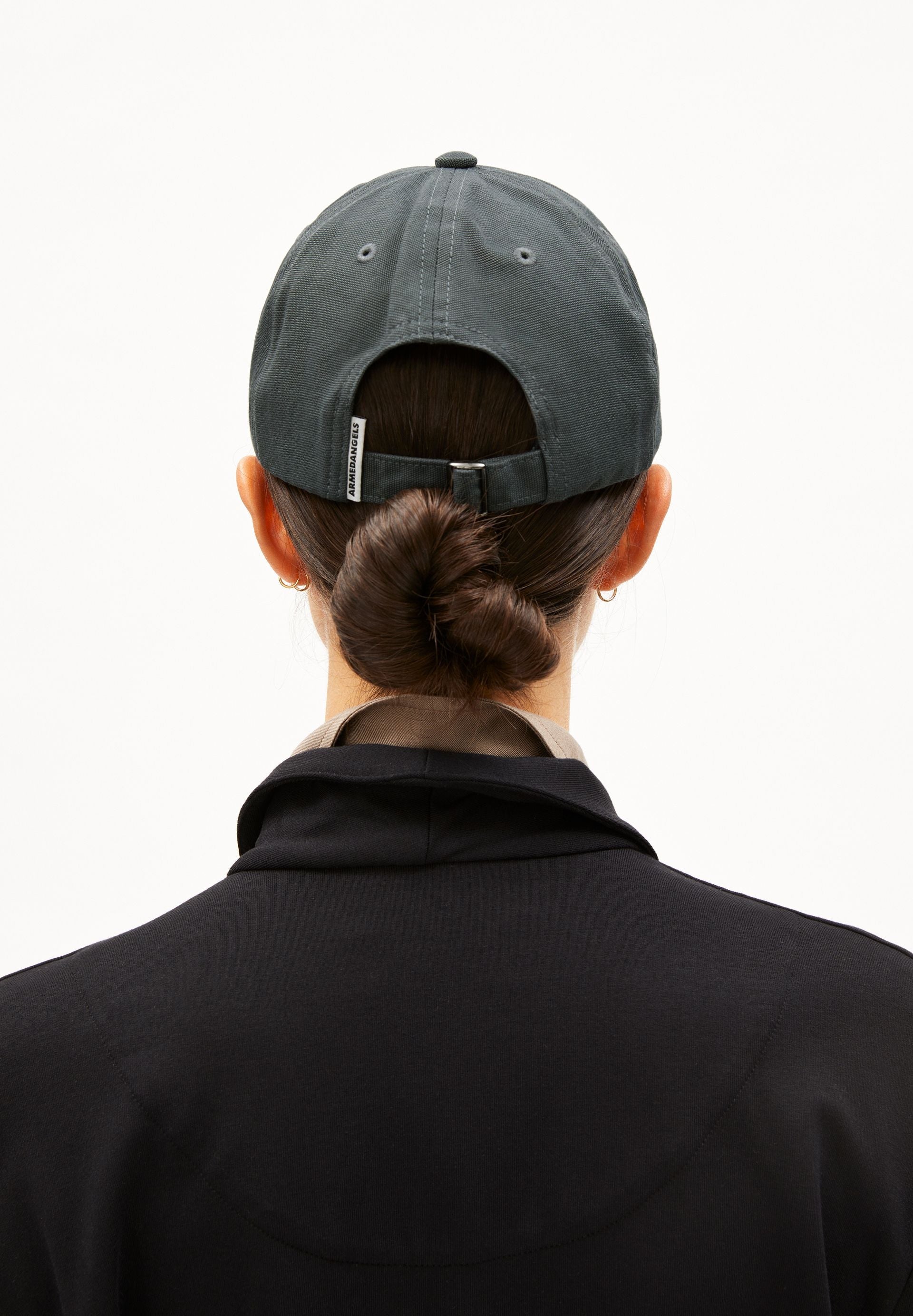 casquette en coton bio yenaas bold  gris acier armedangels unisexe casquette yenaas bold coton bio gris acier l armoire poethique 3