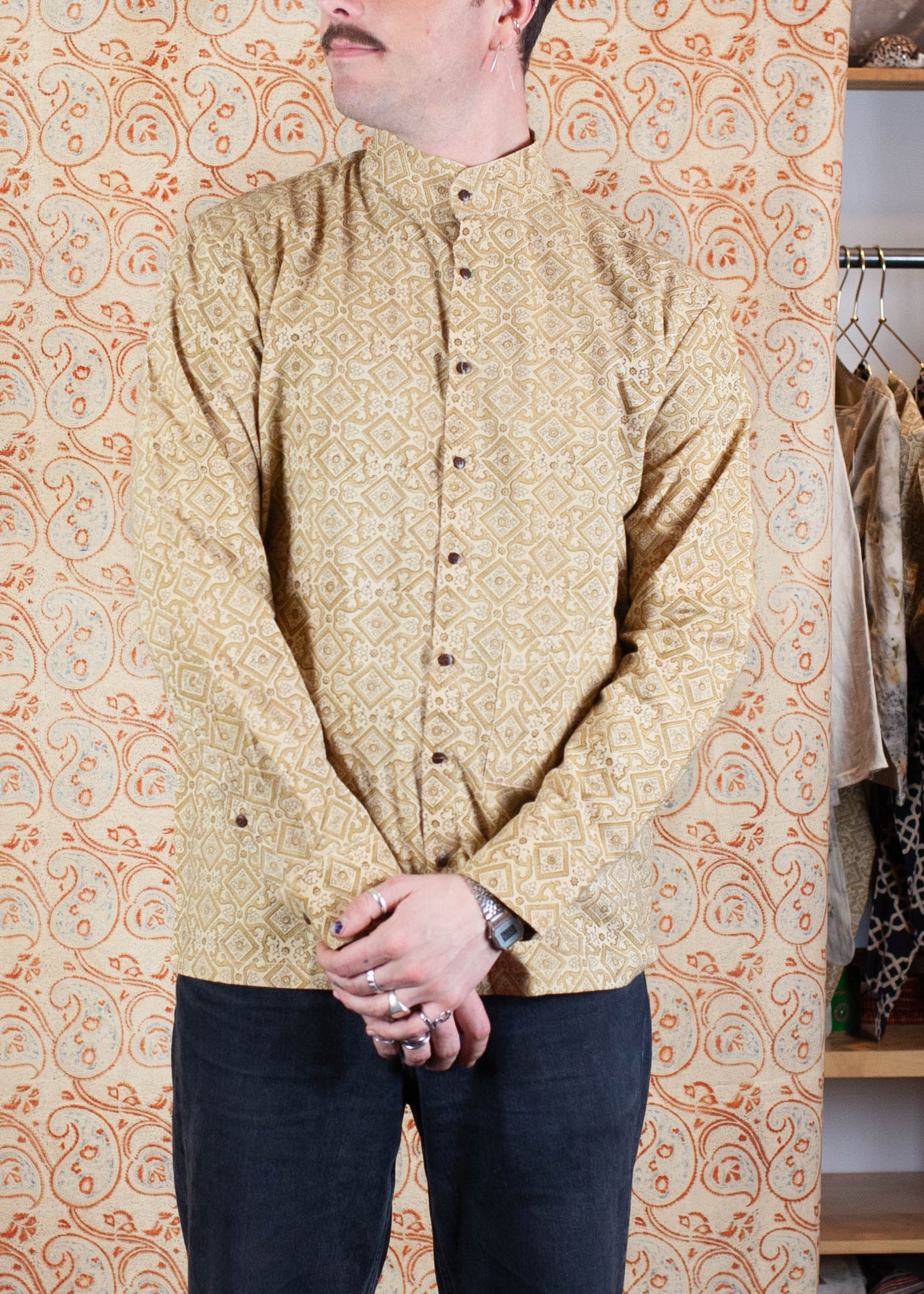 chemise daramshala en coton bio saath ensemble  kaki clair et cru azaadi homme chemise daramshala saath coton bio l armoire poethique 2