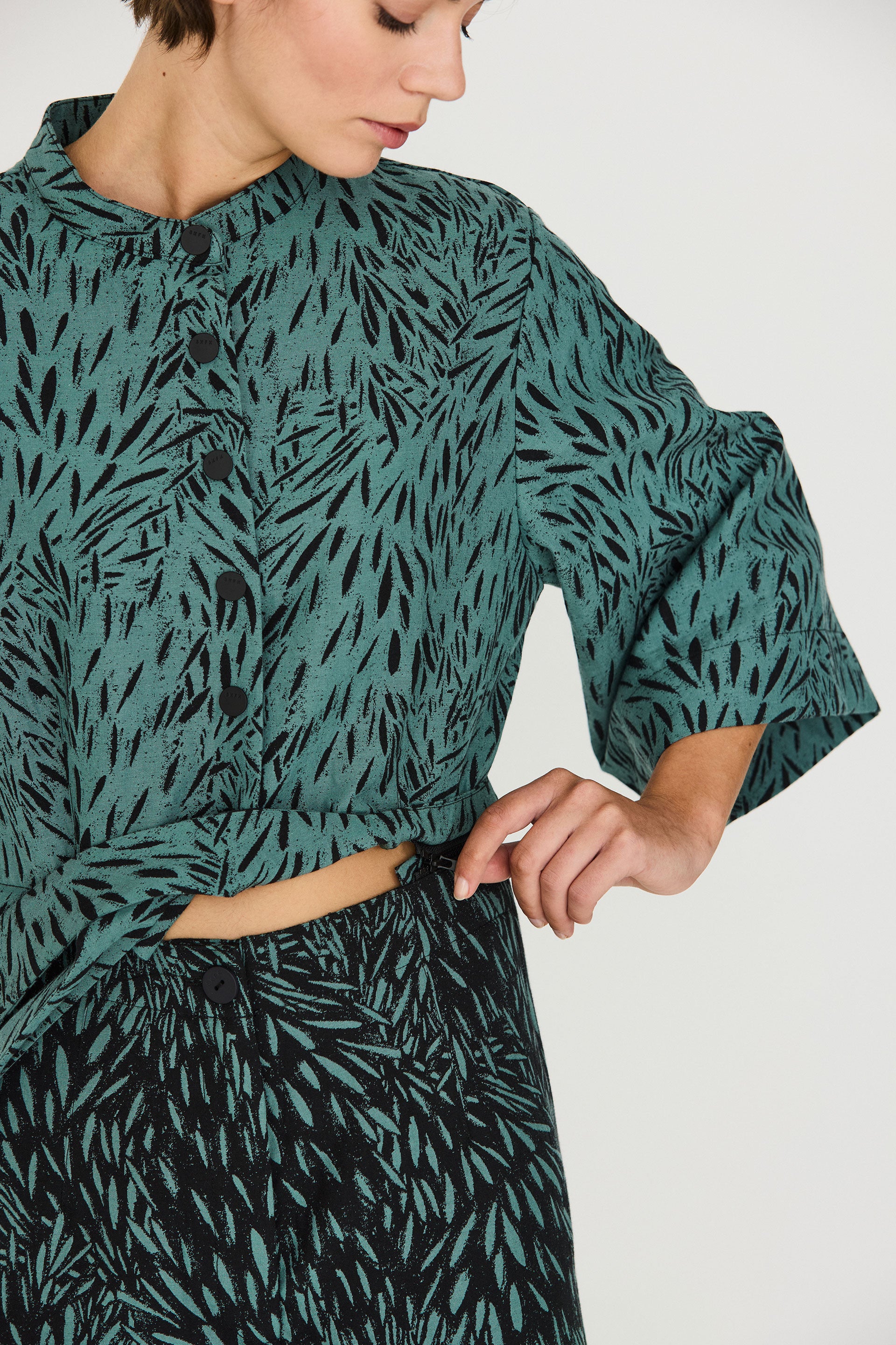 combinaison en coton bio kattalin leaves  vert et vert fonc skfk femme combinaison kattalin leaves coton bio vert vert fonc l armoire poethique 4
