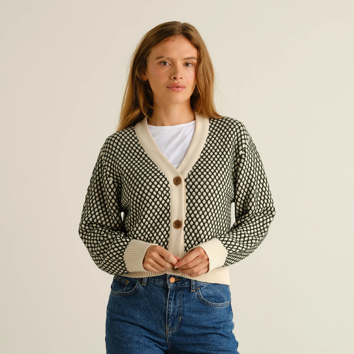 dedicated femme cardigan en coton bio kanan bubble creme et vert fonce l armoire