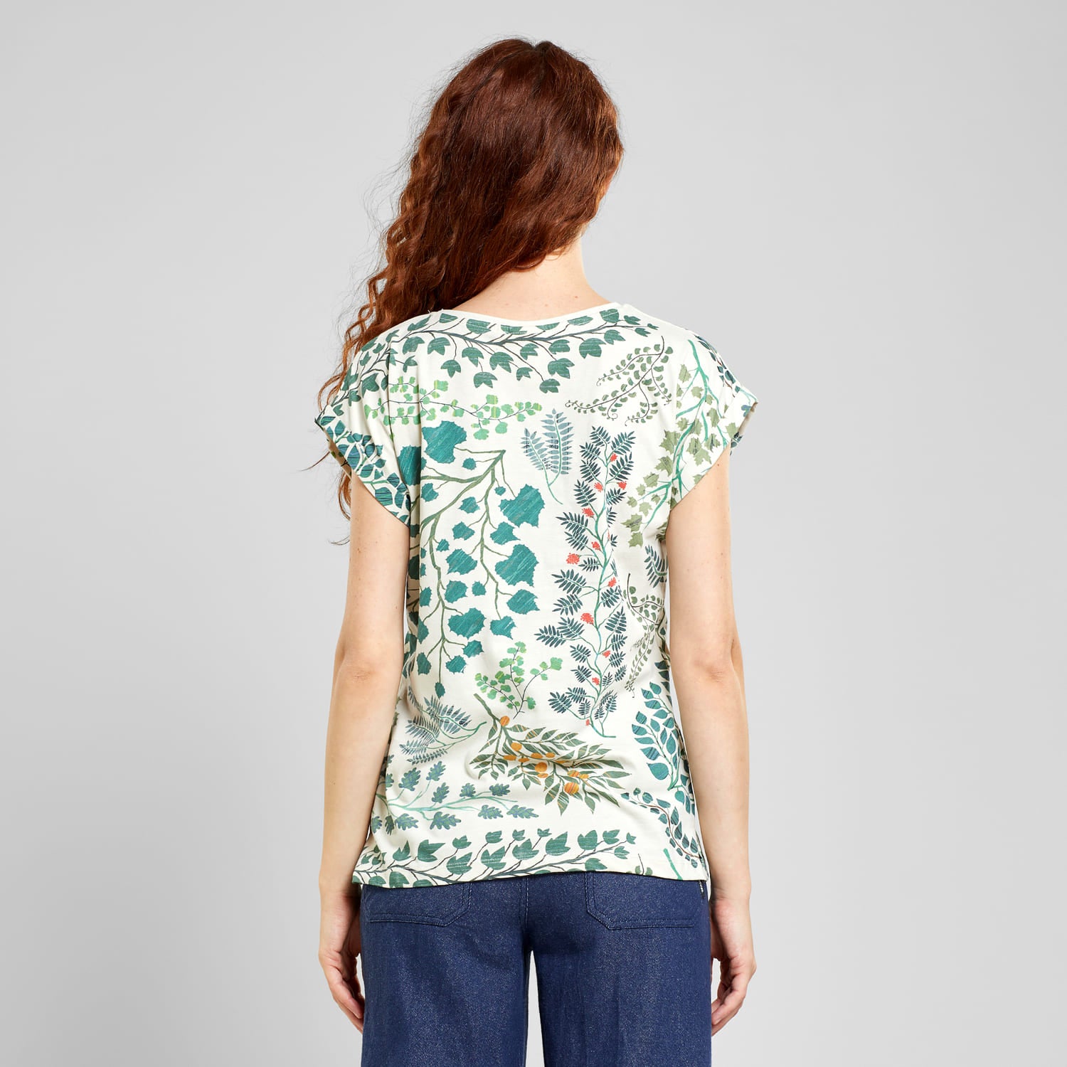 Tee-shirt feuilles en coton bio · crème et vert - visby botanical quilt oar white rainy day