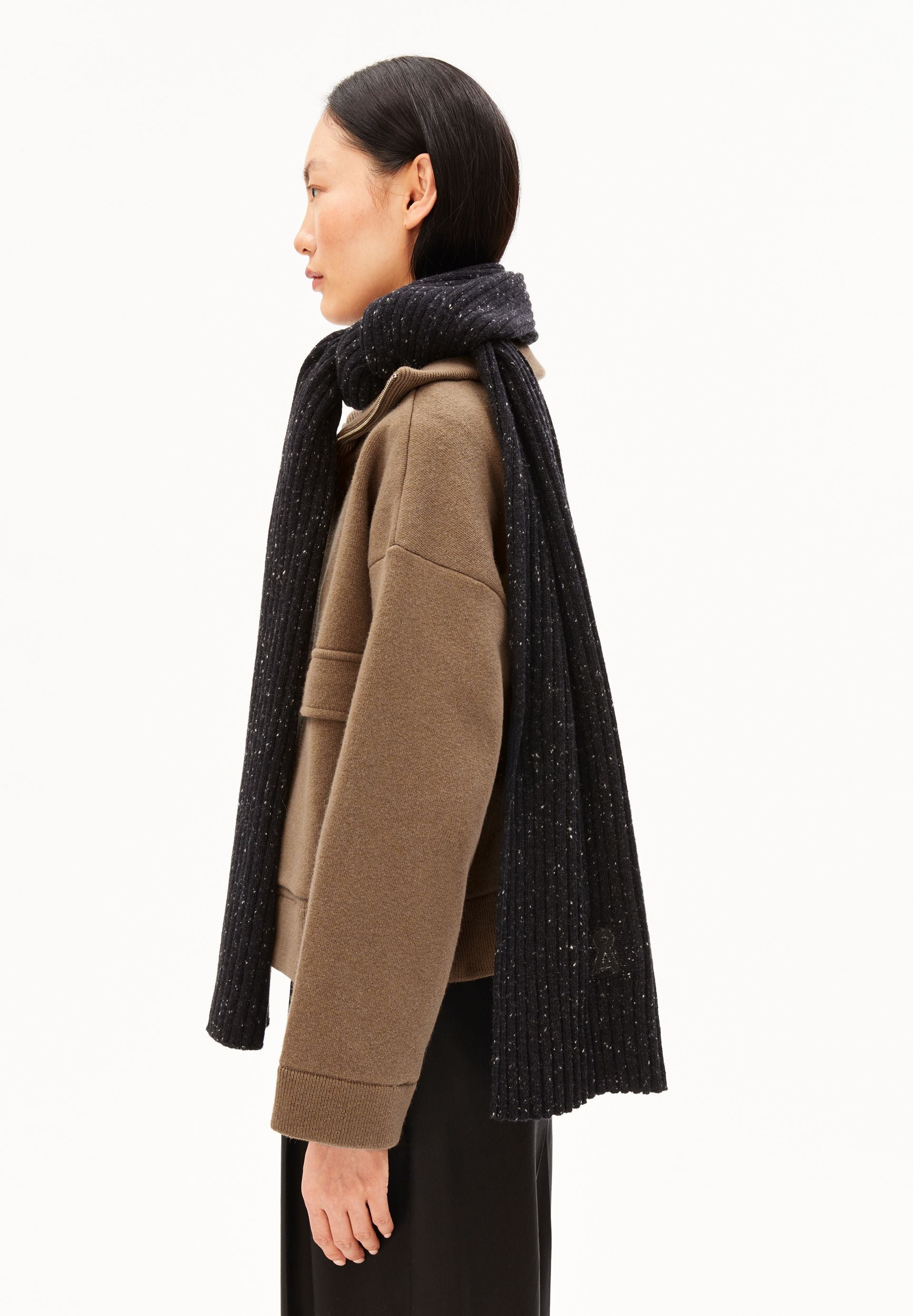 echarpe en coton bio et laine recycle tweed knit  noir chin armedangels unisexe charpe tweed knit coton bio laine recycl noir chin l armoire poethique 2