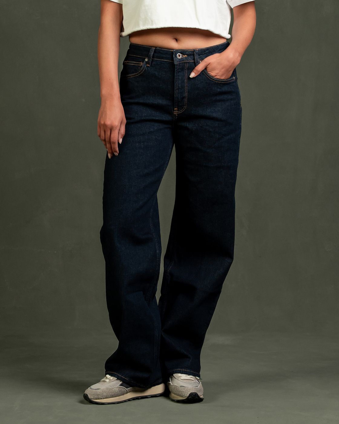 femme jean ballon en coton regeneratif bleu brut   lucy loose eflow rinse l armo