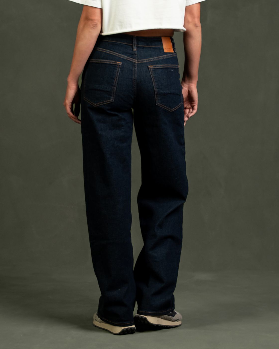 femme jean ballon en coton regeneratif bleu brut   lucy loose eflow rinse l armo