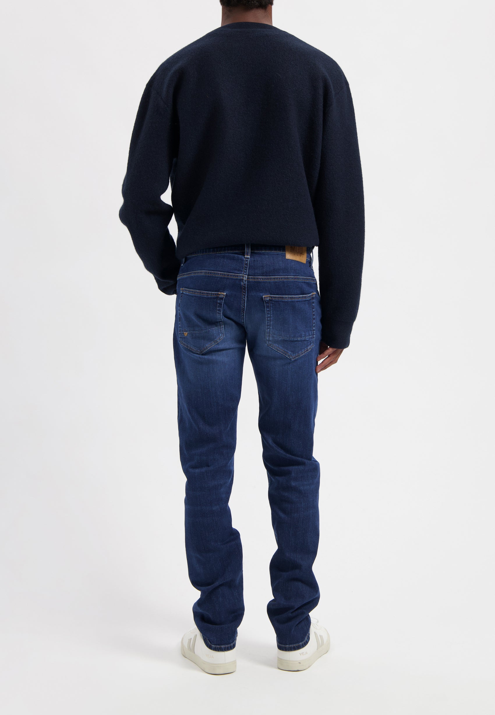 jean droit stretch en coton bio et lyocell  bleu fonc dlav   dunn low tapered dark vintage mud jeans homme regular dunn coton bio dark vintage bleu fonc l armoire poethique 3