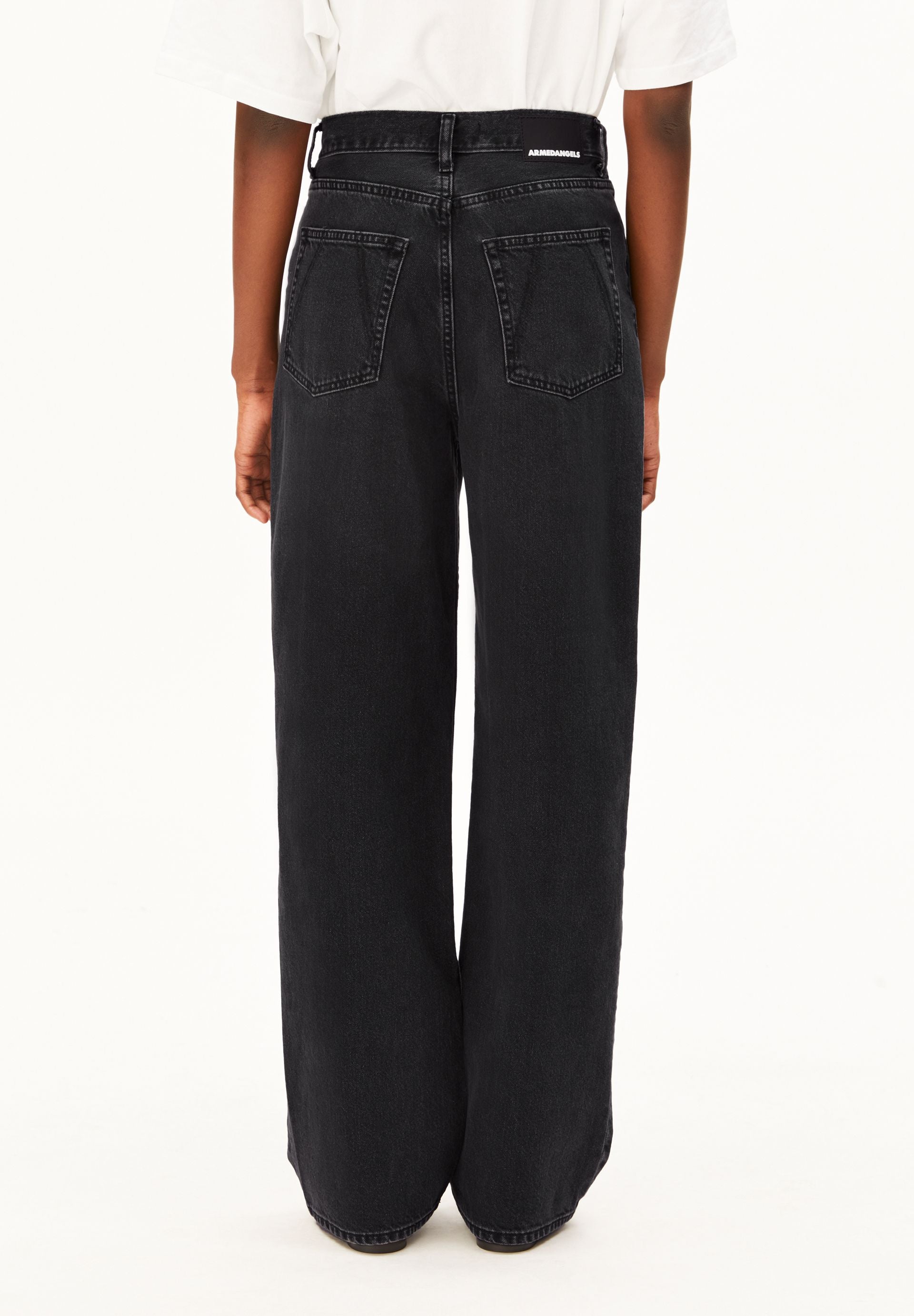 jean large ballon en coton recycl enijaa ebony black  noir dlav armedangels femme jean large ballon enijaa coton recycl noir dlav l armoire poethique 2