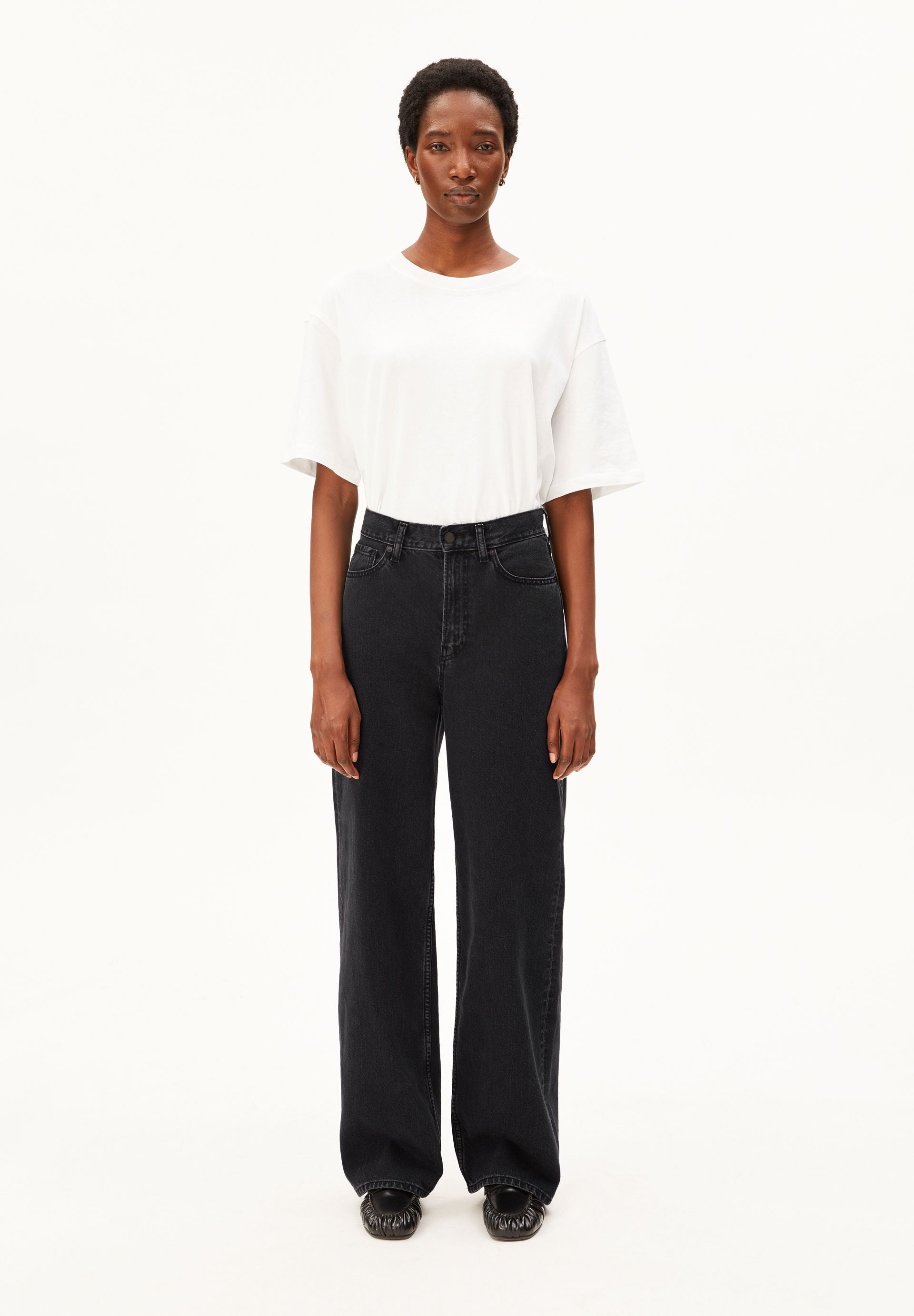 jean large ballon en coton recycl enijaa ebony black  noir dlav armedangels femme jean large ballon enijaa coton recycl noir dlav l armoire poethique 5