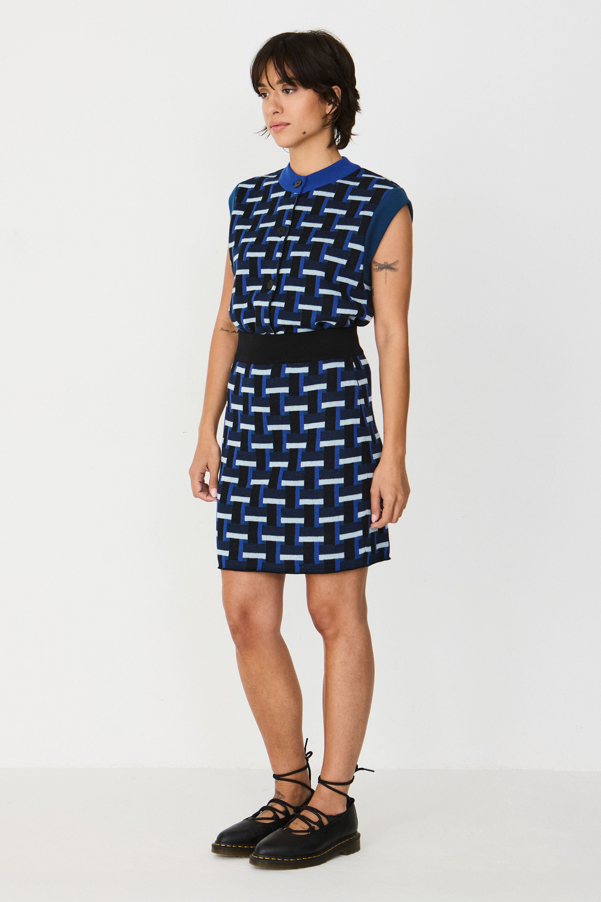 jupe courte en maille de coton bio karia  bleu et noir skfk femme jupe courte maille karia coton bio bleu noir l armoire poethique 2