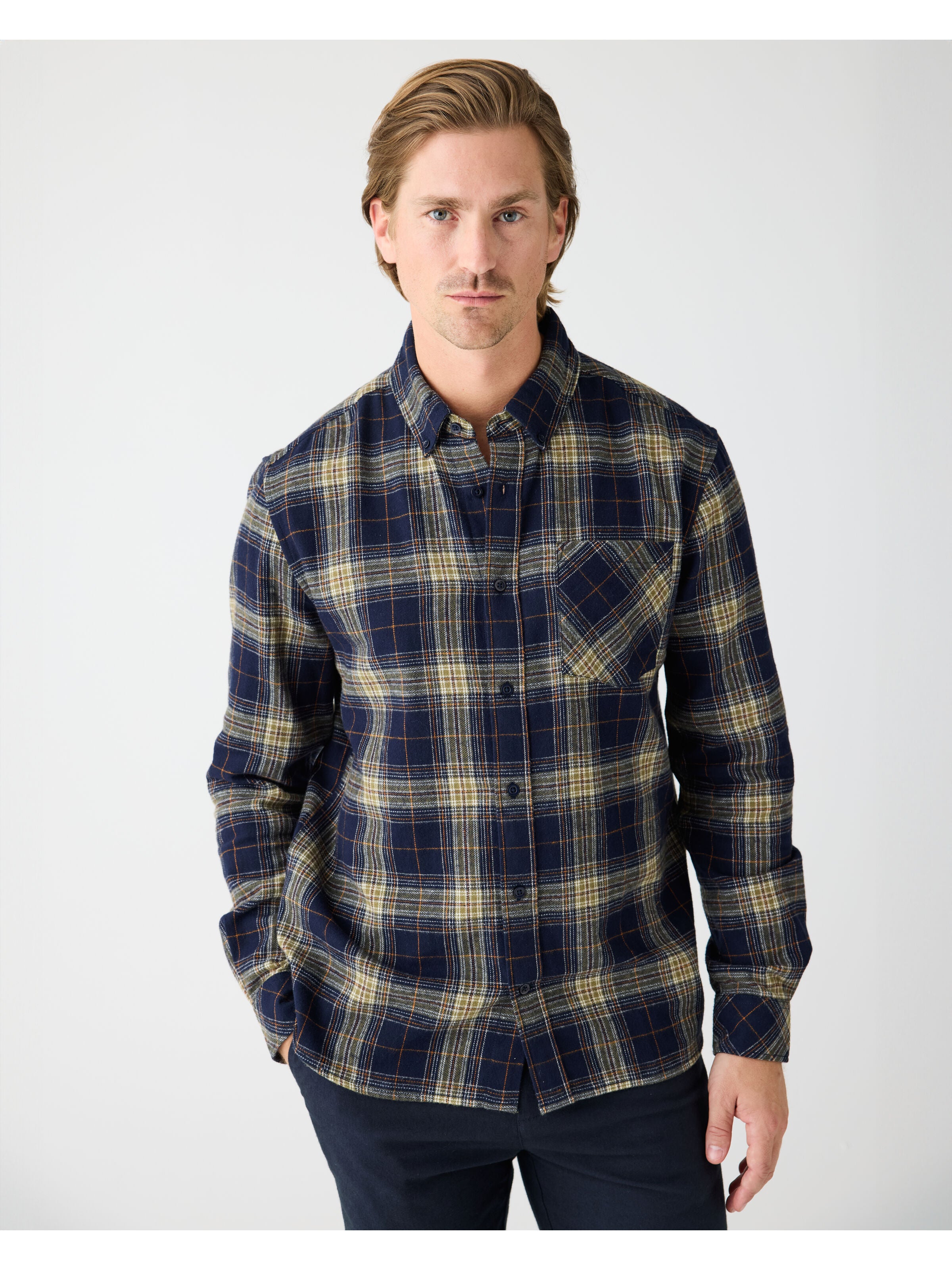 knowledge cotton apparel homme chemise checked flannel coton bio bleu marine jaune l armoire poethique  4 