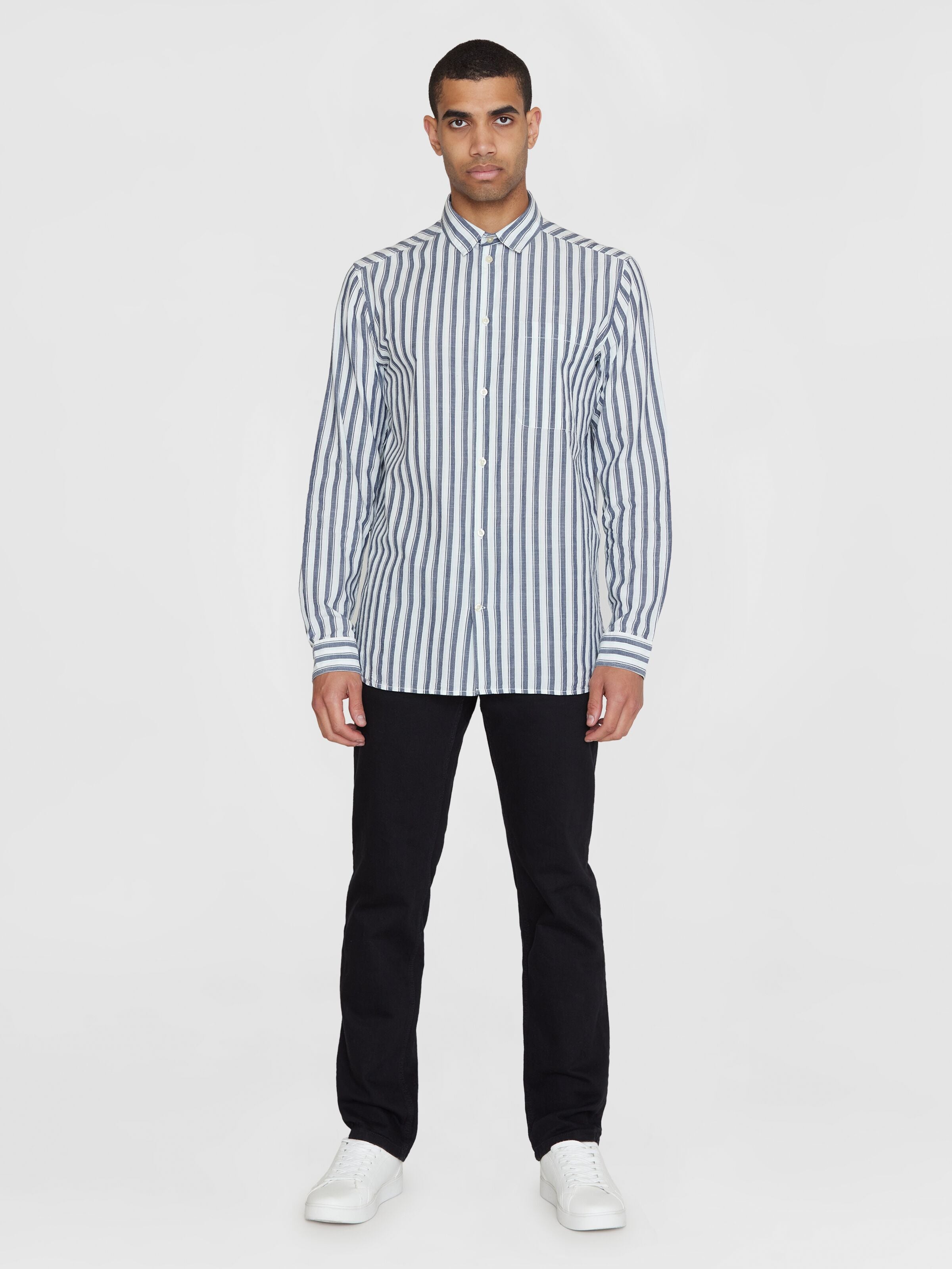 Chemise large rayée en coton bio · bleu rayé - loose striped slub shirt