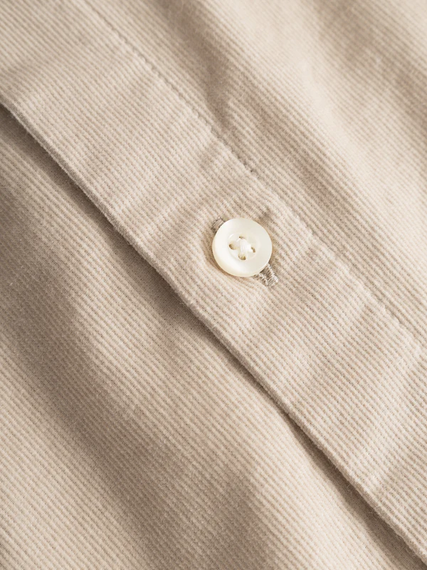knowledge cotton apparel homme chemise regular fit corduroy velours coton bio beige l armoire poethique  4 