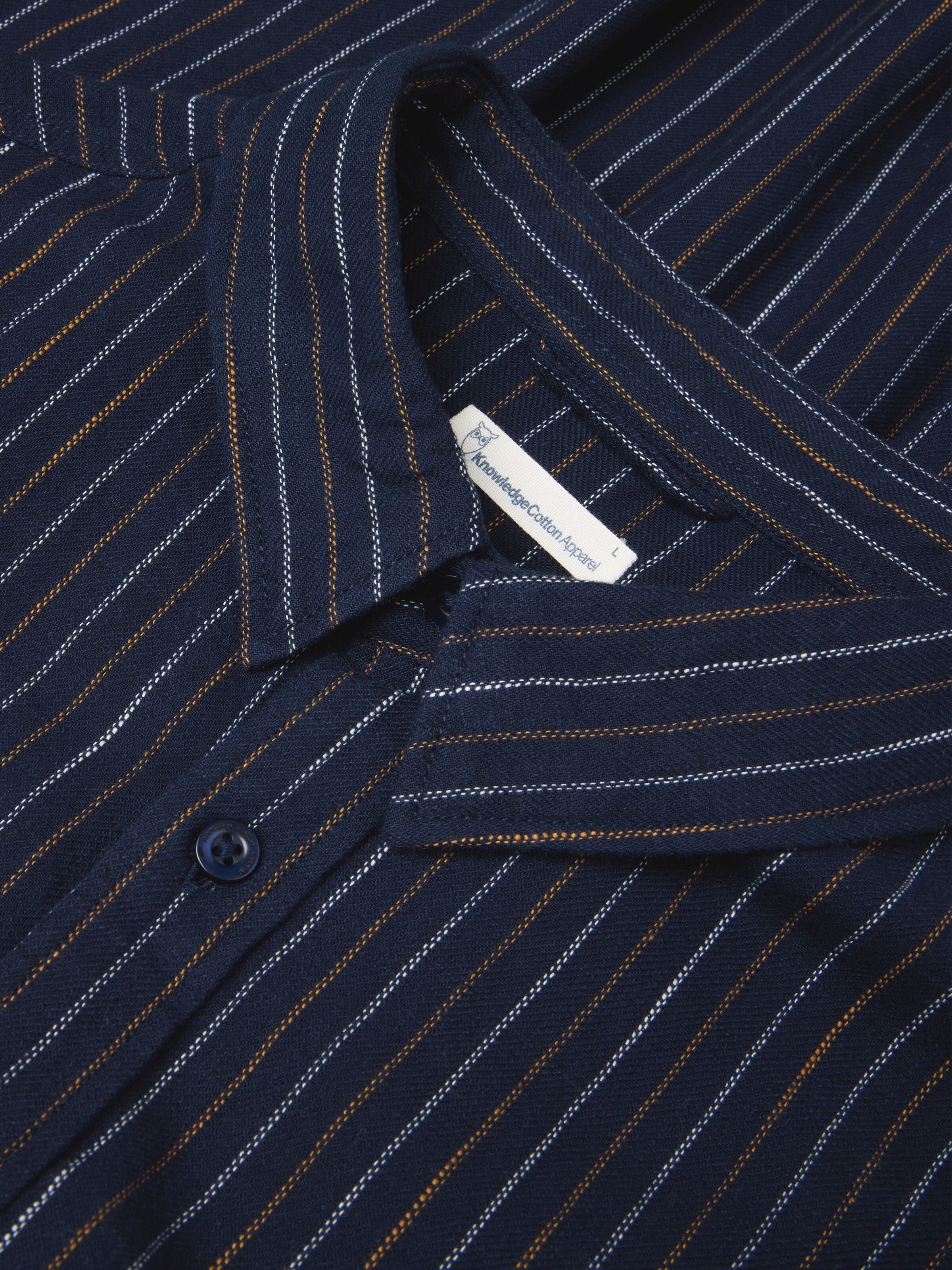 knowledge cotton apparel homme chemise stripped shirt coton bio bleu marine blanc l armoire poethique  2 