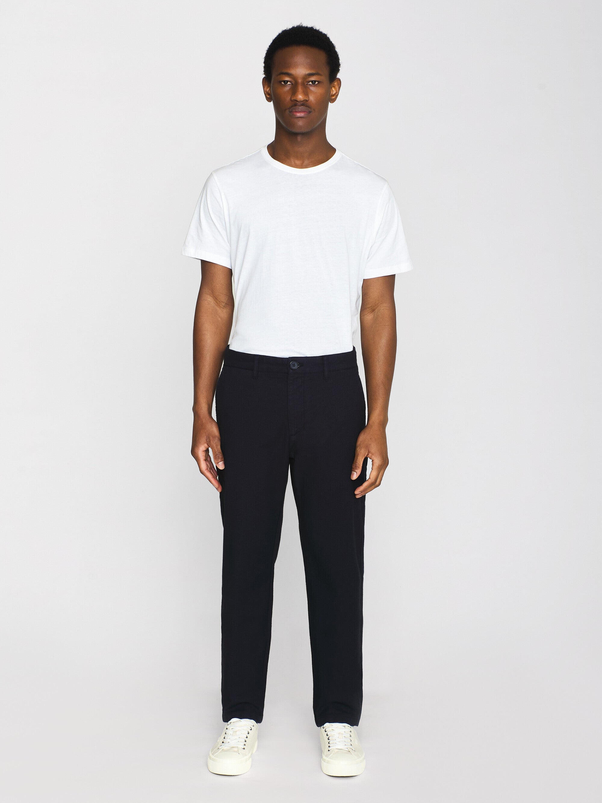 knowledge cotton apparel homme pantalon chino chuck flannel coton bio bleu marine l armoire poethique  4 