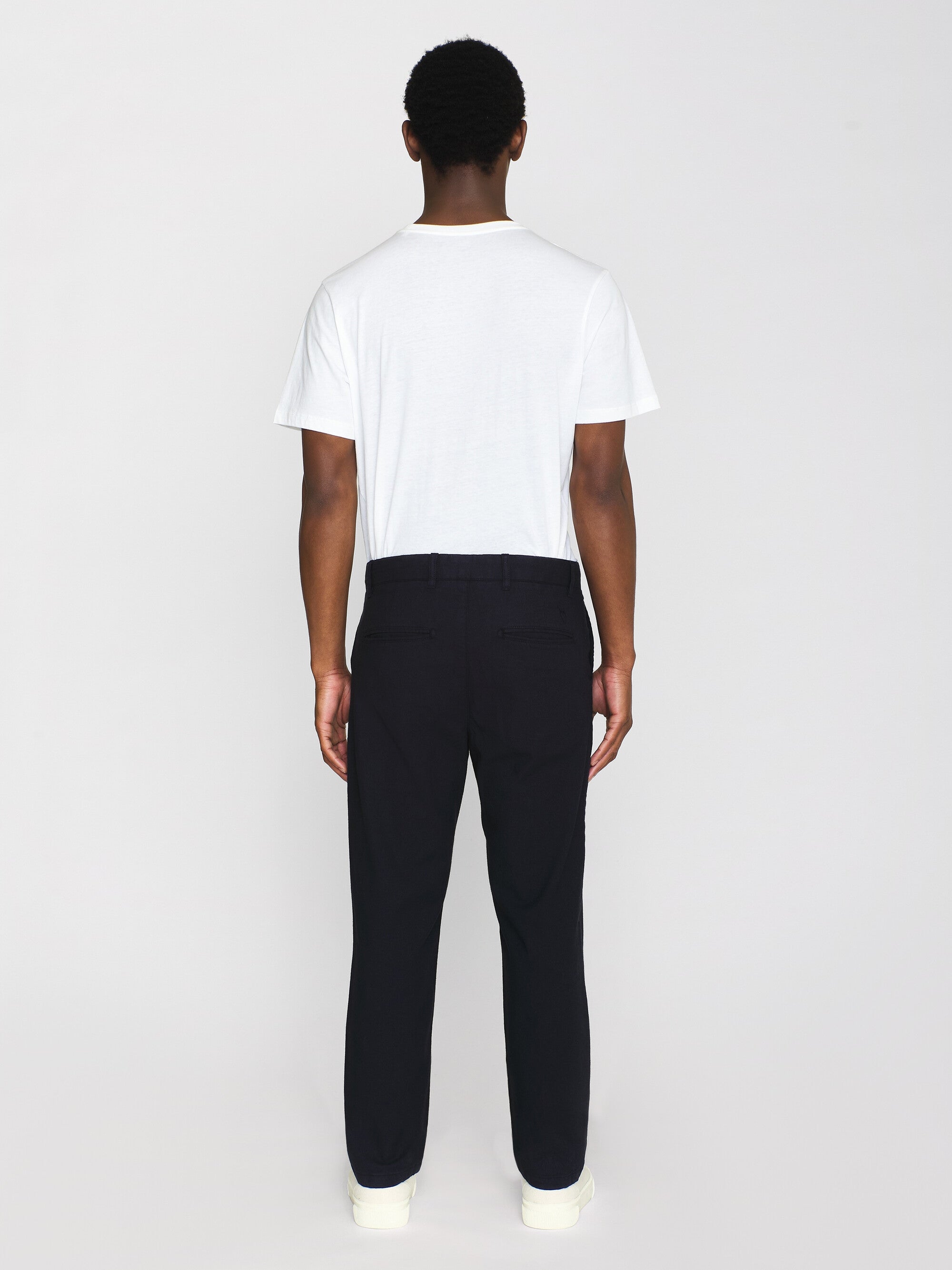 knowledge cotton apparel homme pantalon chino chuck flannel coton bio bleu marine l armoire poethique  5 