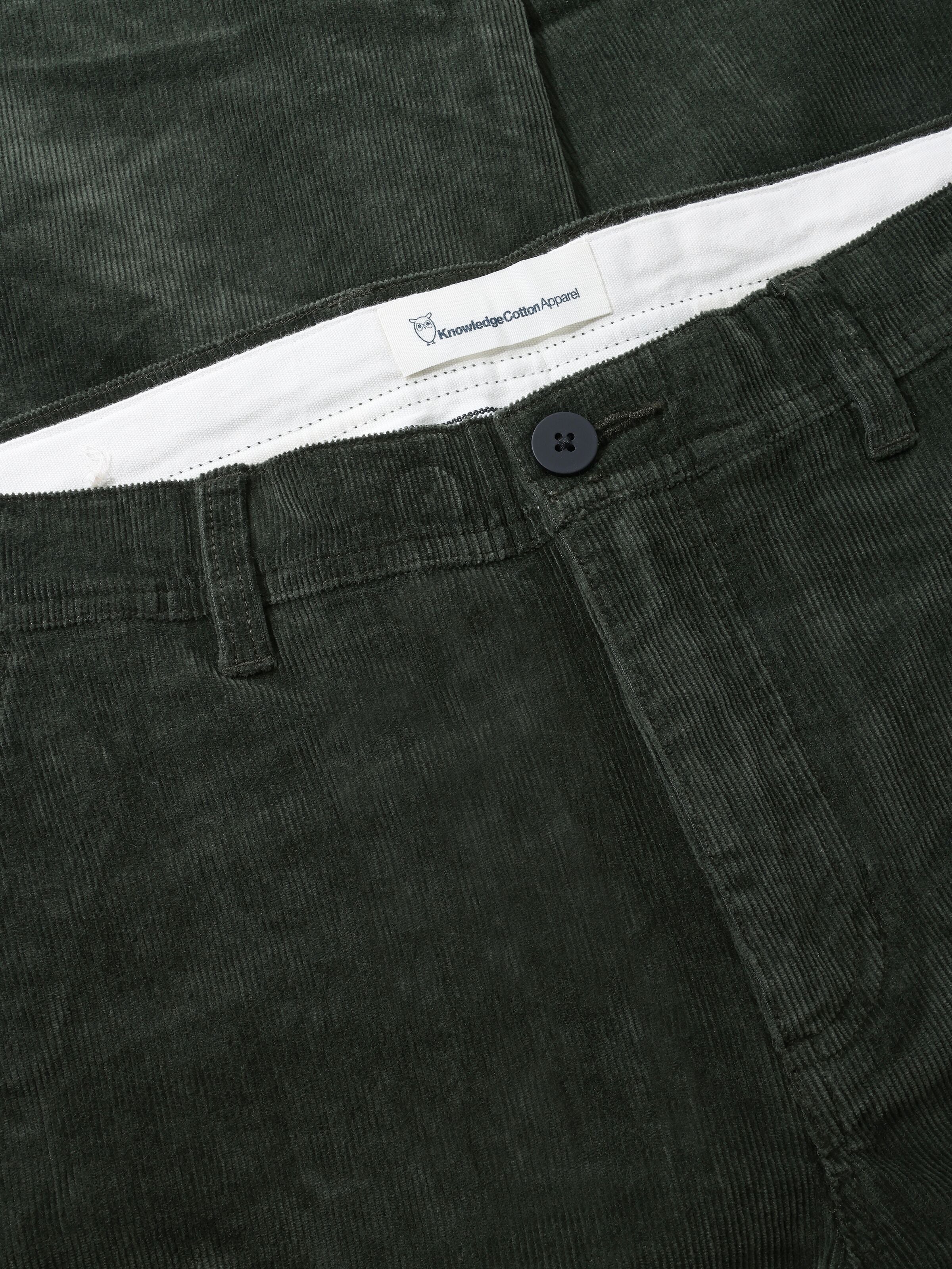 knowledge cotton apparel homme pantalon chino chuck regular corduroy velours coton bio kaki fonce l armoire poethique  1 