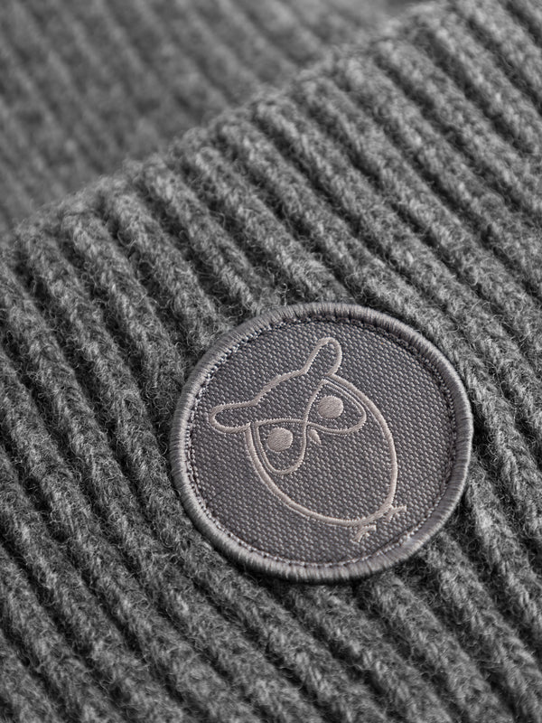 knowledge cotton apparel unisexe bonnet big rib beanie laine agneau dark grey melange l armoire poethique  3 