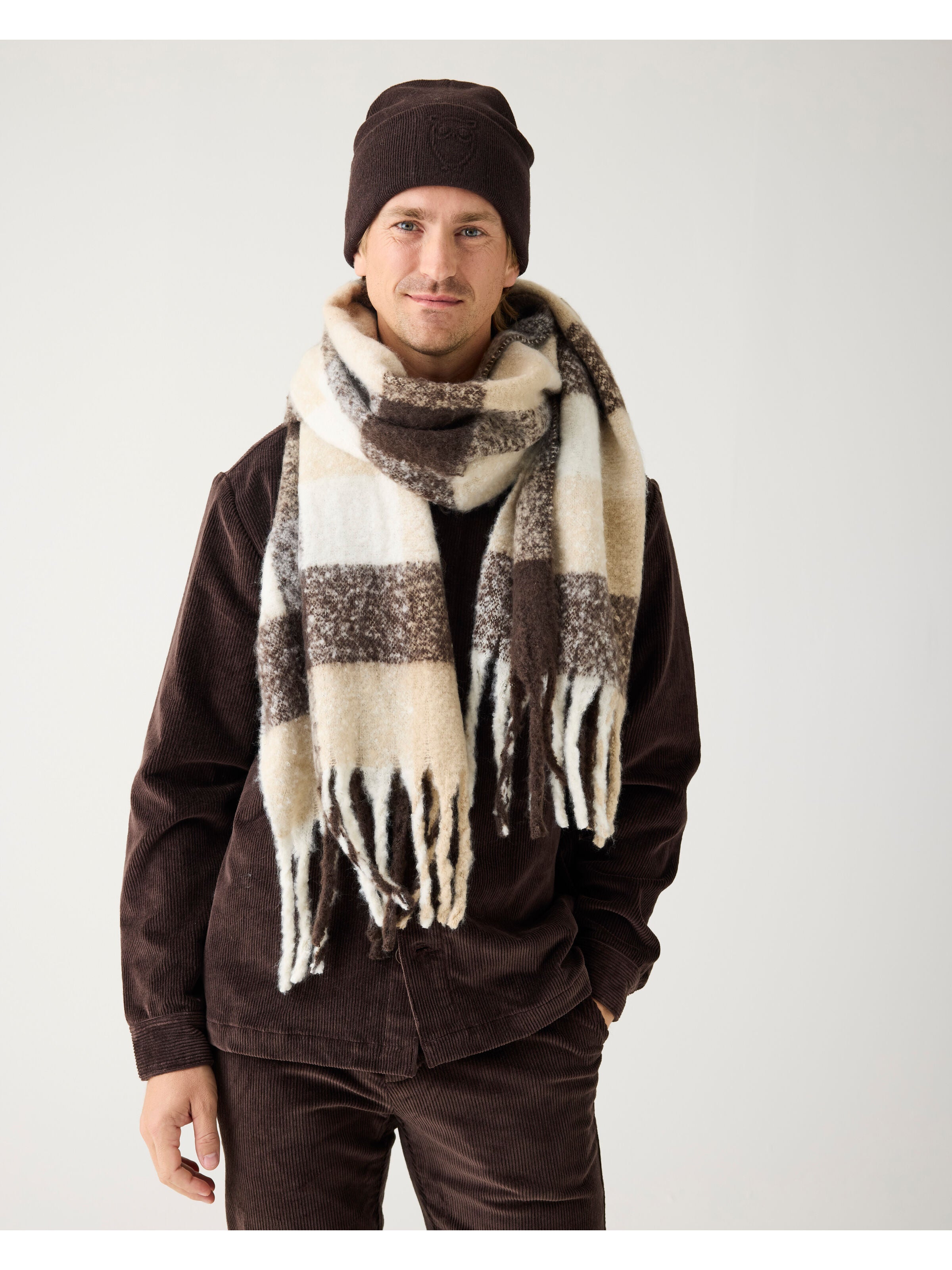 knowledge cotton apparel unisexe bonnet logo embossed laine marron l armoire poethique  3 